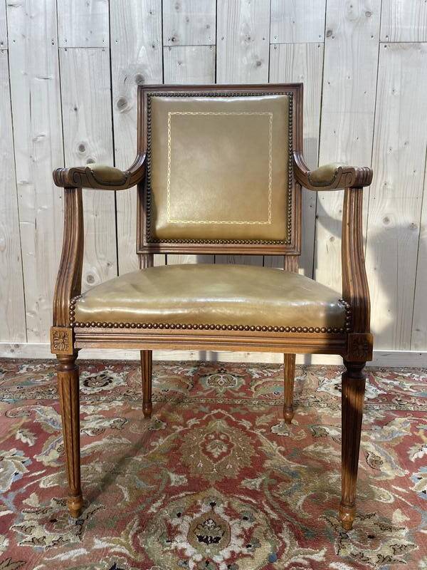 Fauteuil de bureau de style Louis XVI en cuir beige