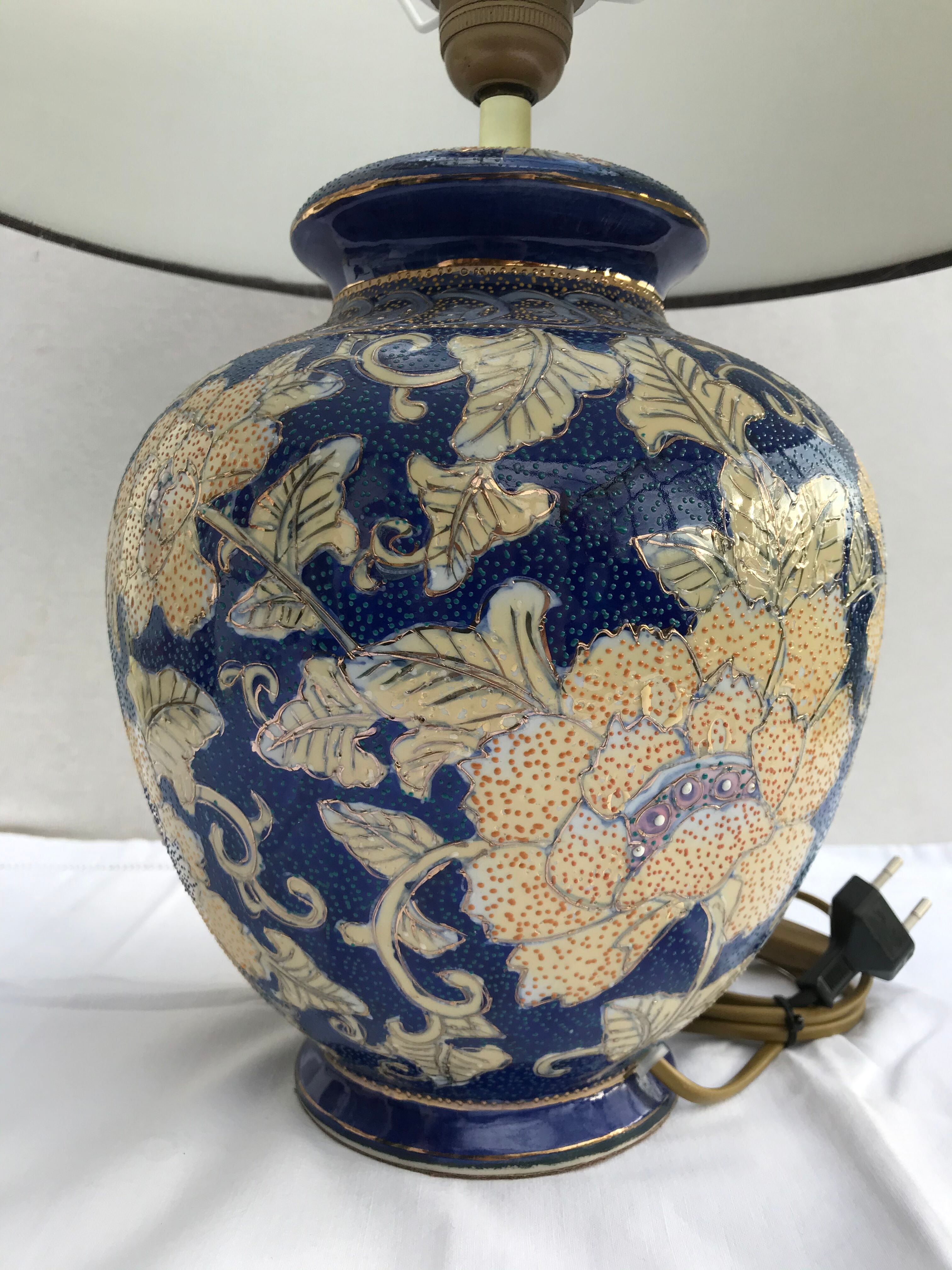 Ancient enamelled ceramic lamp drawing flowers - vintage grey daybat