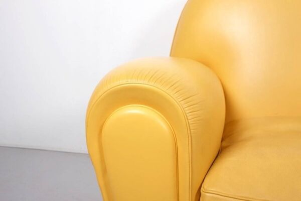 Canapé Poltrona Frau vanity fair en beau cuir jaune
