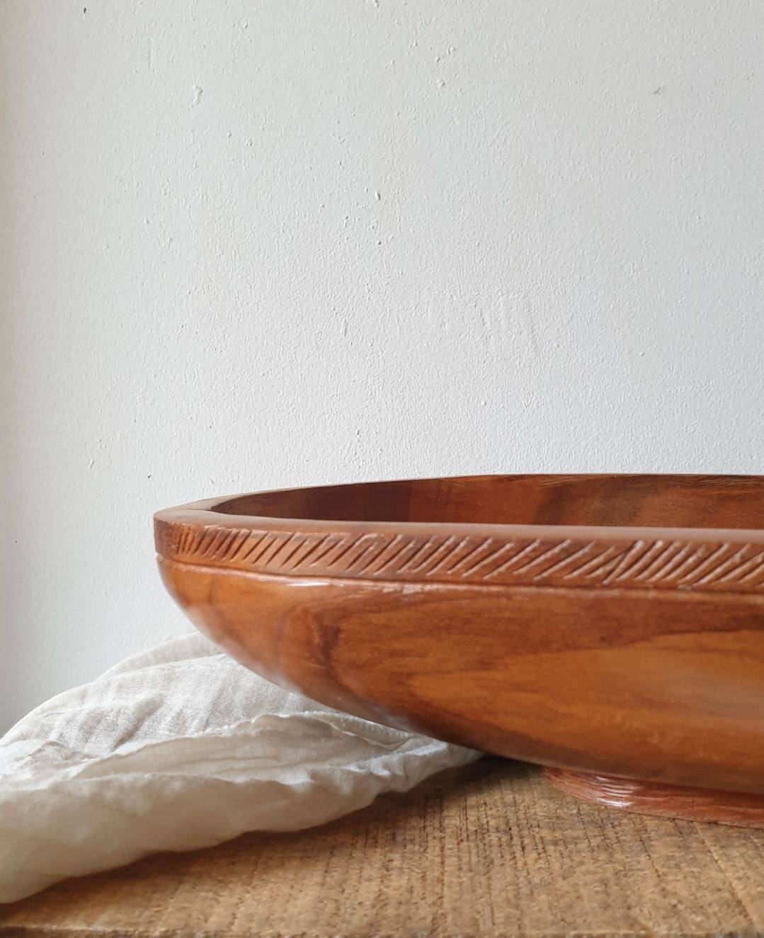 Mango wood serving dish