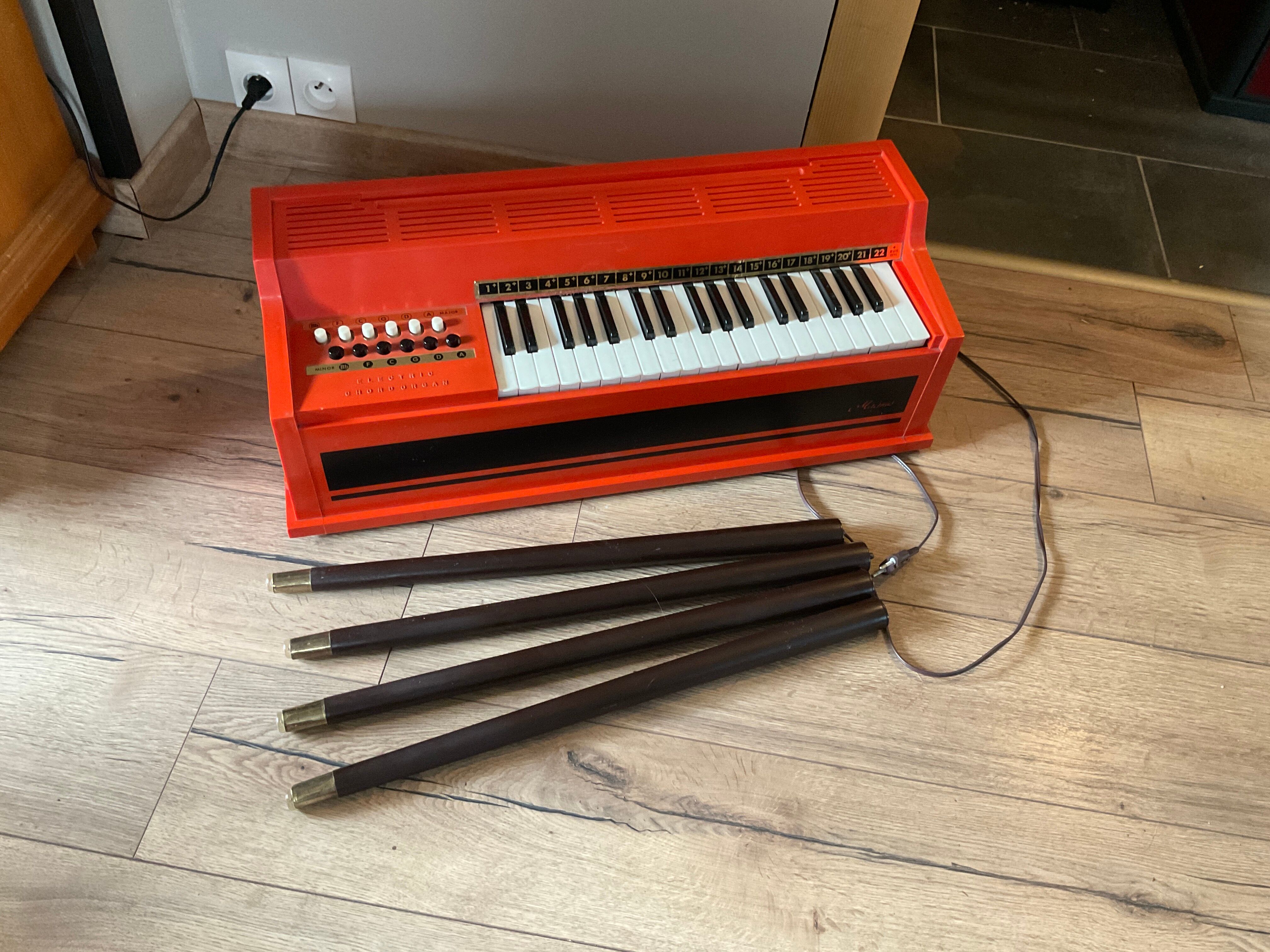 Electric Chord Organ Magnus vintage