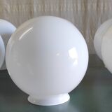 7 globes en opaline, milieu XXème