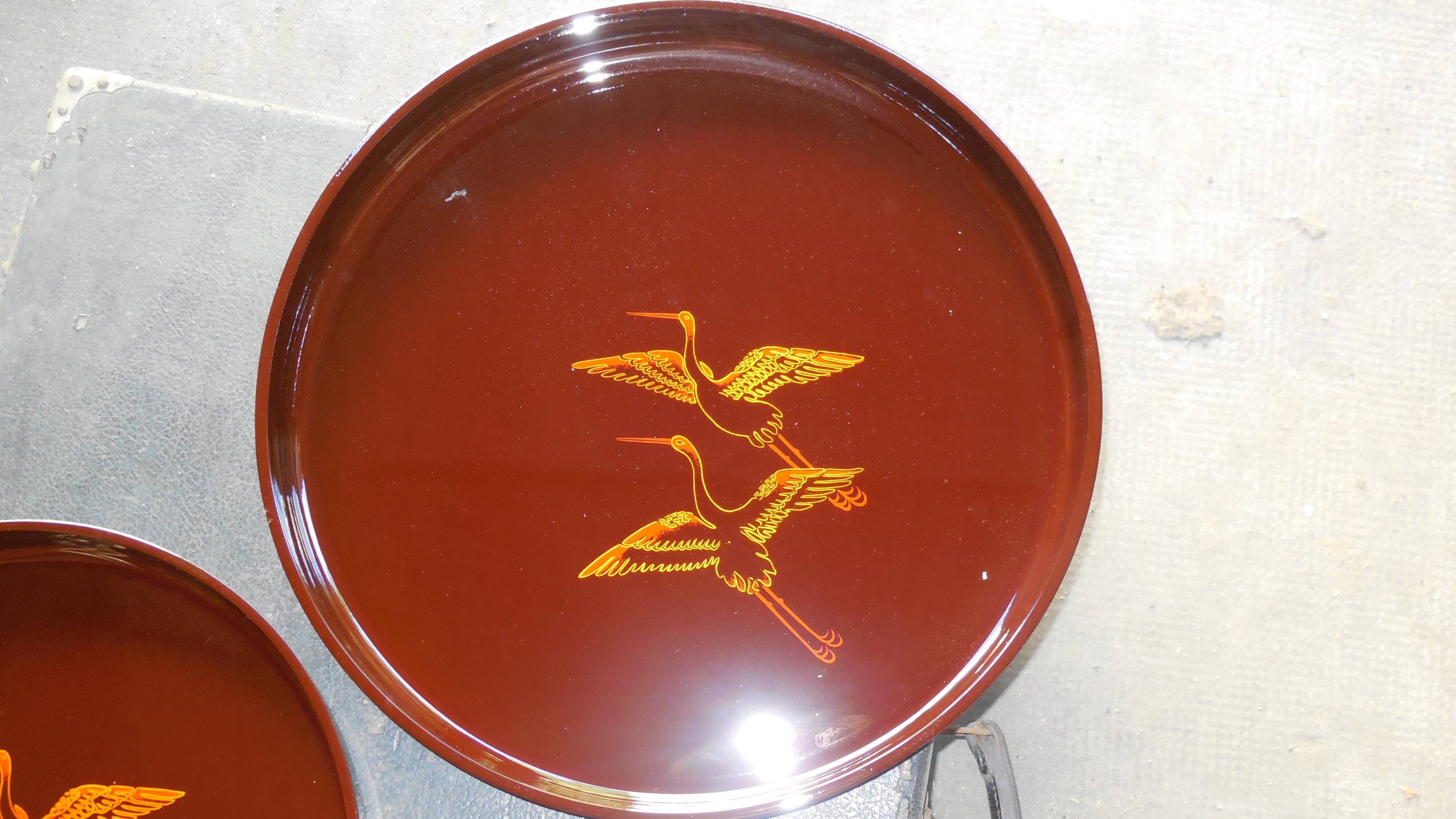 Set of 3 round plastic trays in Chinese lacquer style with crane bird motifs