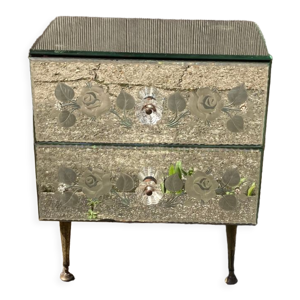 Commode à miroirs ornementés