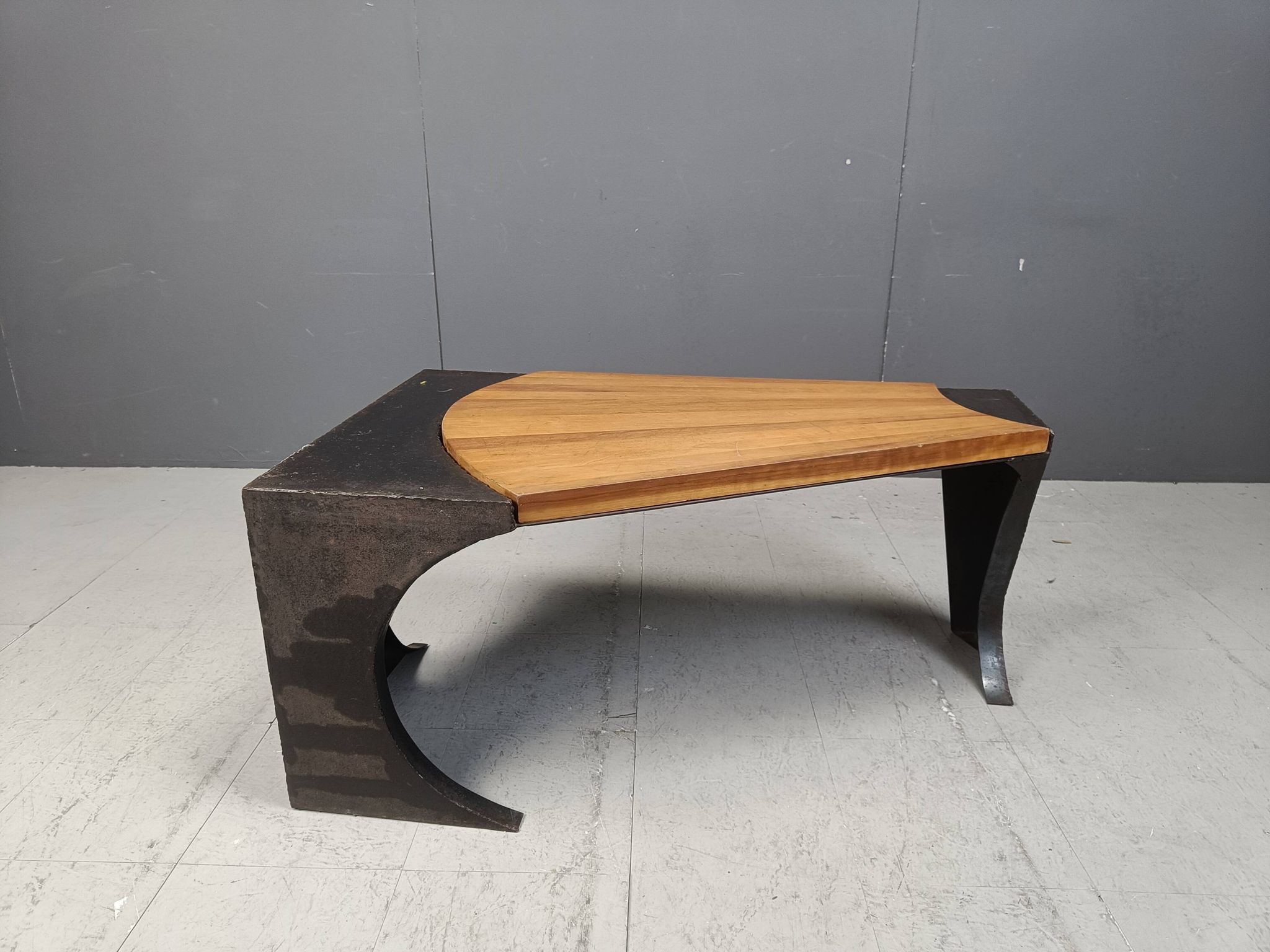 Table basse brutaliste, années 1970