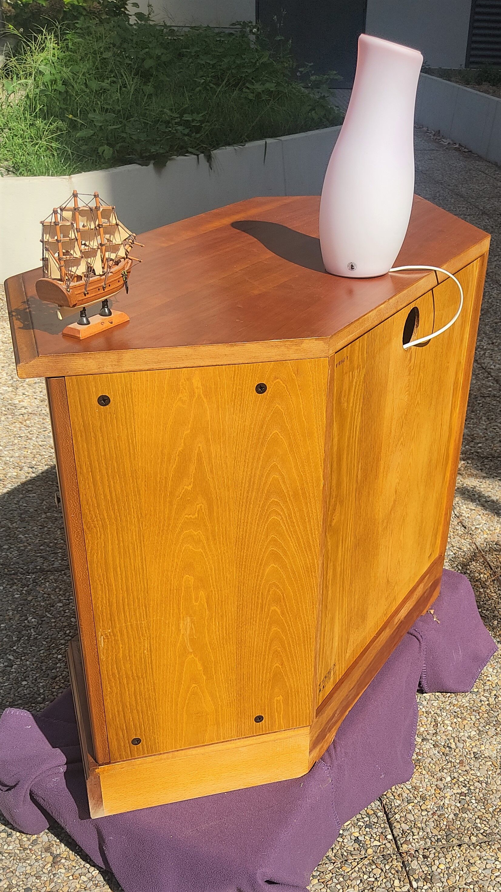 Showcase furniture, signed Ernest Ménard, Cherry, 4 glass shelving doors, Diamond shape