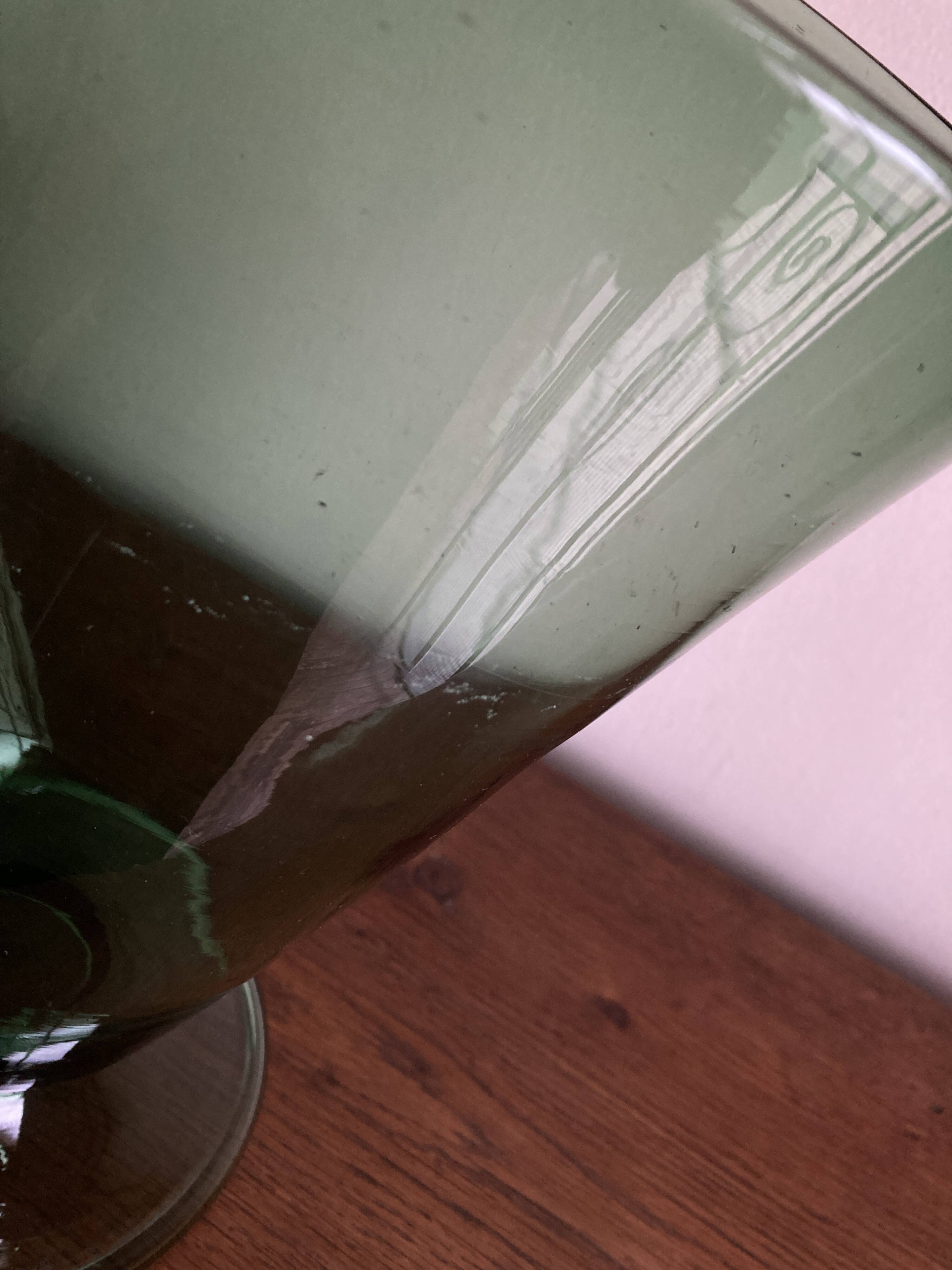 Italian Médicis neo-classical vase design 1960 in XXL blown green glass.