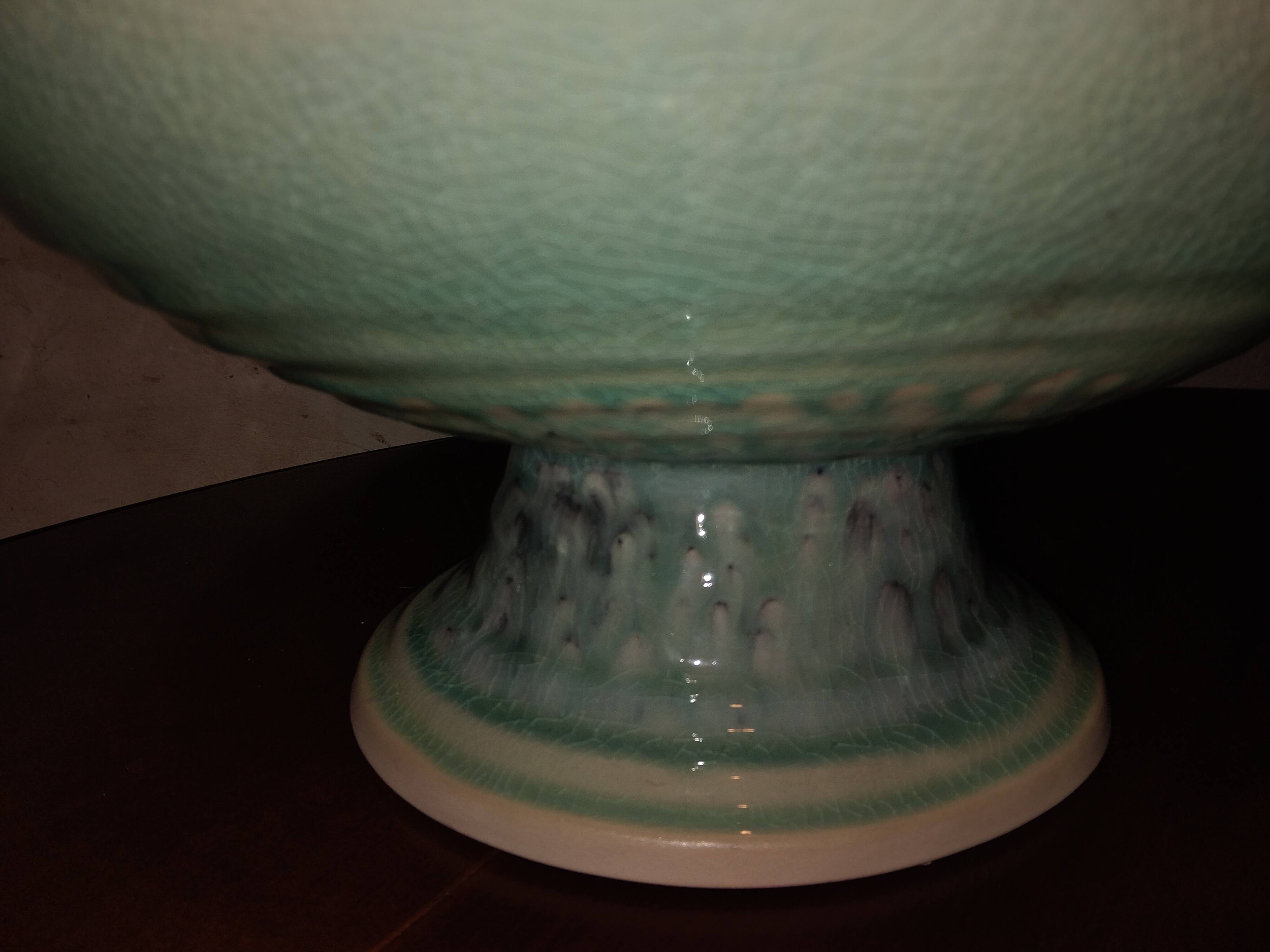 Green ceramic fruit bowl