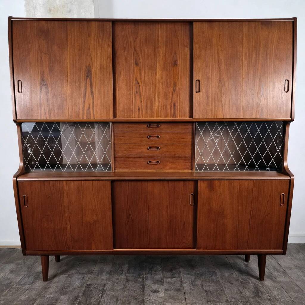 Double enfilade bar in teak by Poul M. Jessen for PMJ Viby, Denmark, 1950.