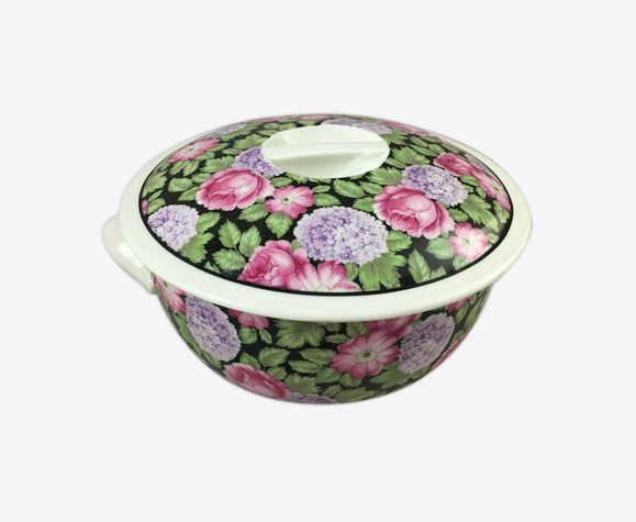 Plat en porcelaine pilivuyt pilivite