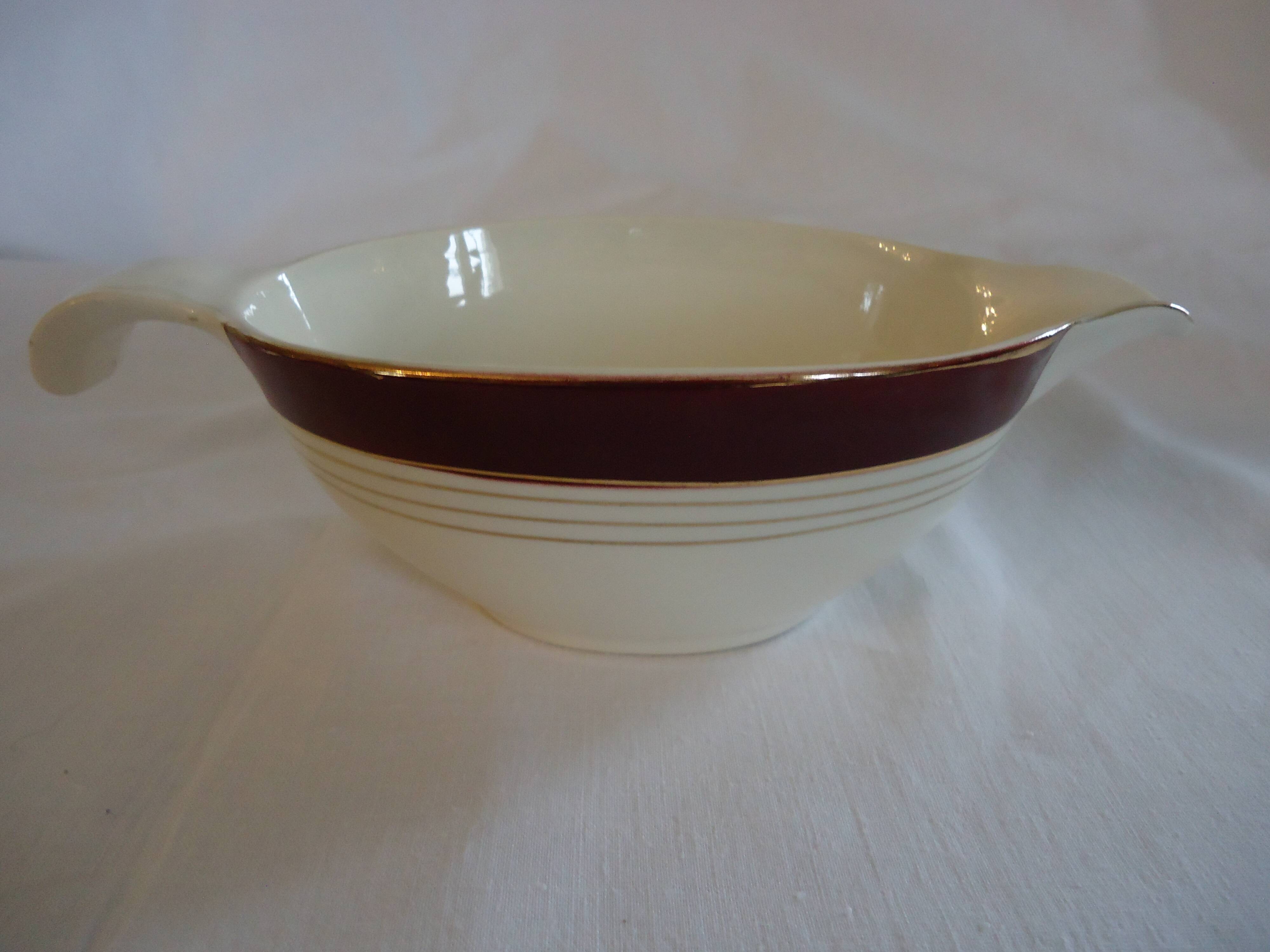 Opaque porcelain gravy boat, digoin sarreguemines, pasteur model