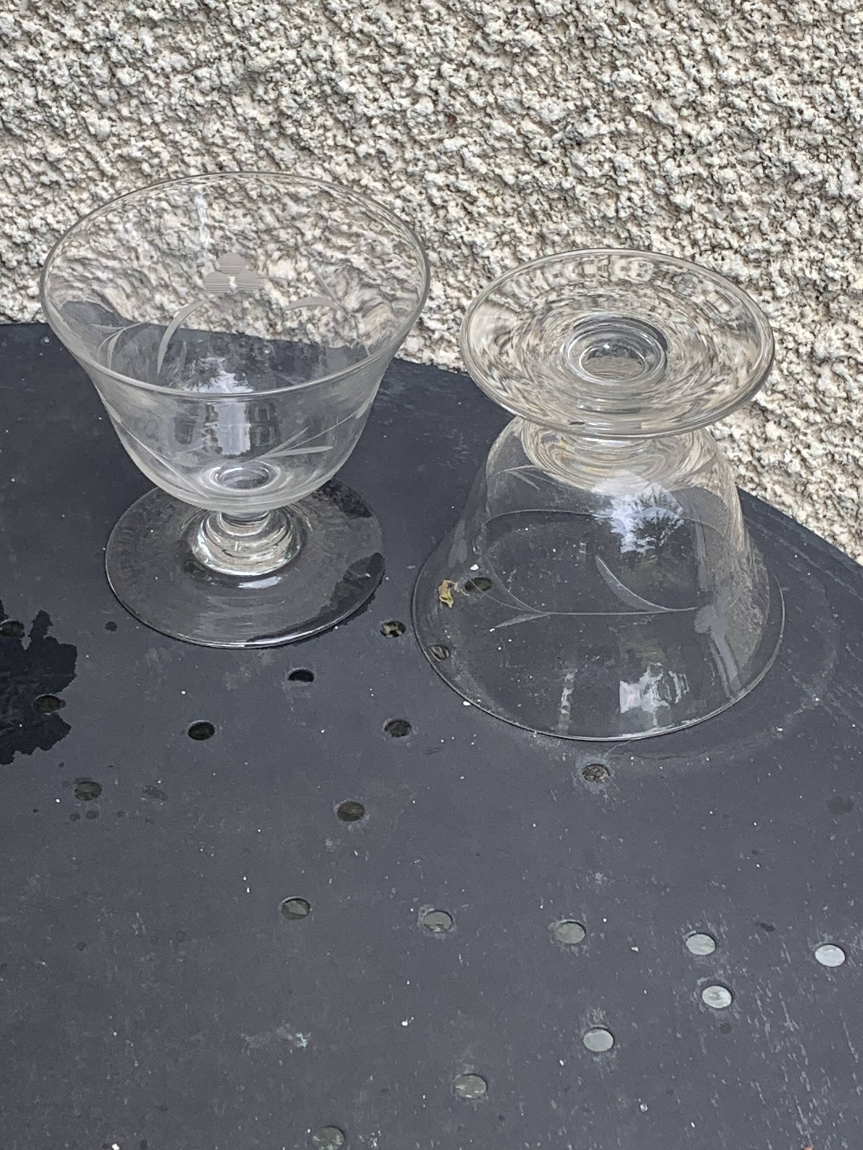 6 elegant clear glass champagne glasses with chiseled flower pattern