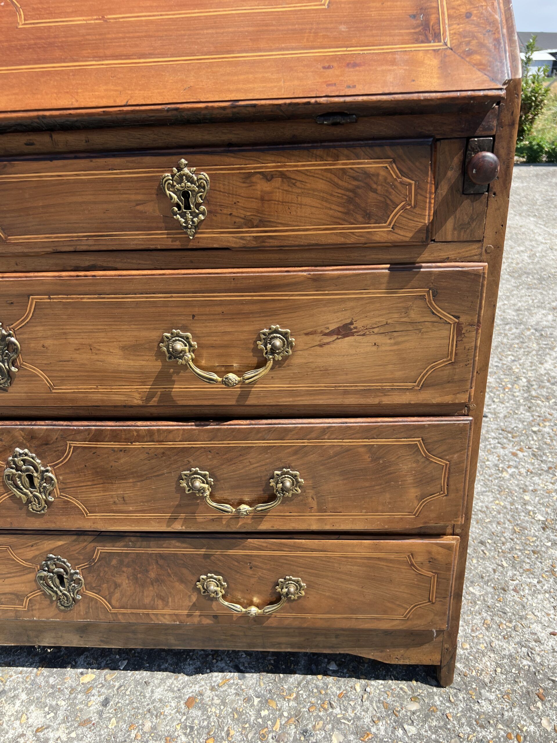 Writing cabinet, masterpiece of marquetry in solid cherry wood, late 18th, early 19th century.