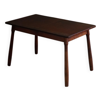 Modern Scandinavian, beech table with club-shaped legs, Arnold Madsen, made in the 1940s.