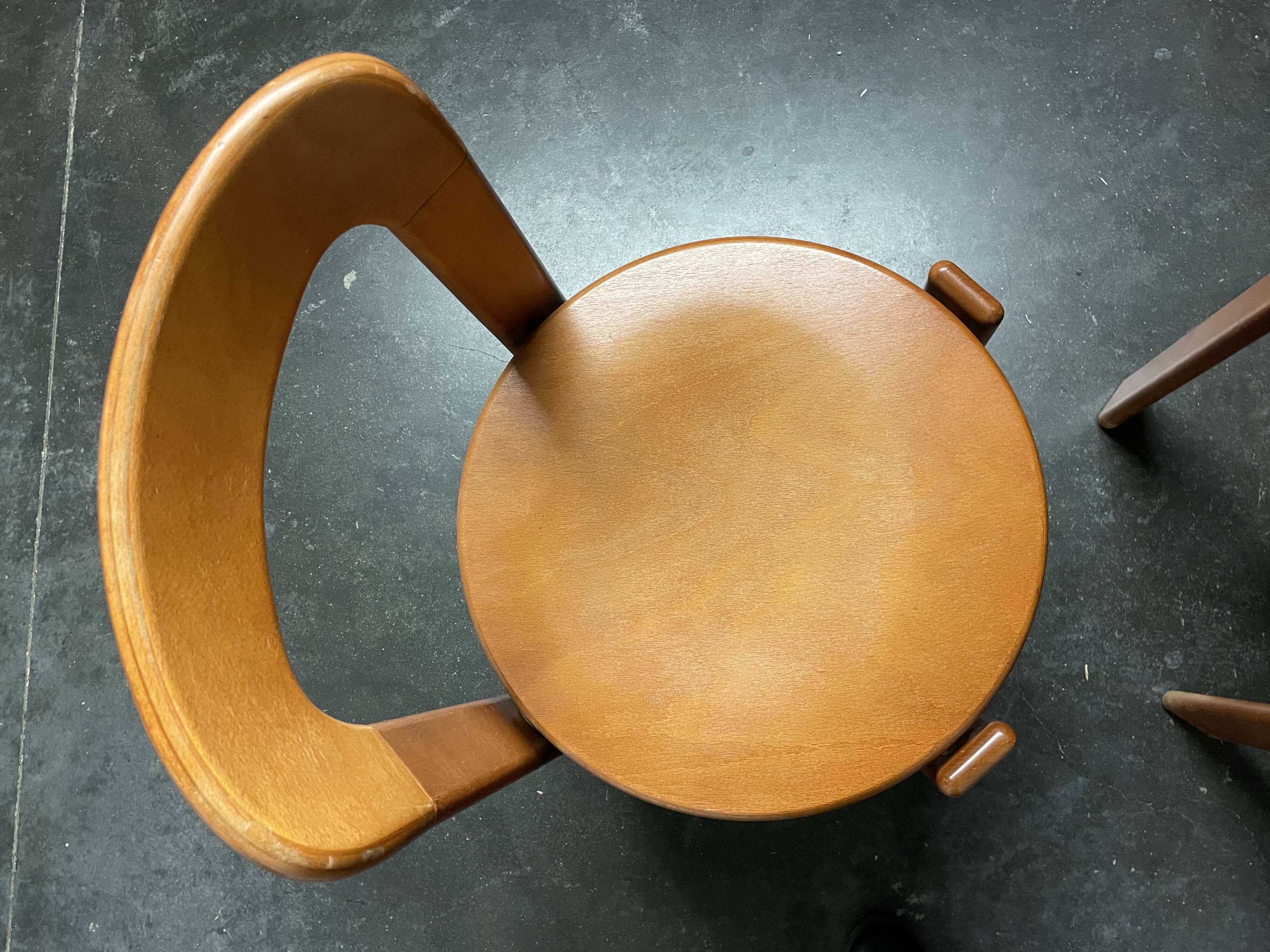Paire de chaise modèle 33 par Bruno Rey