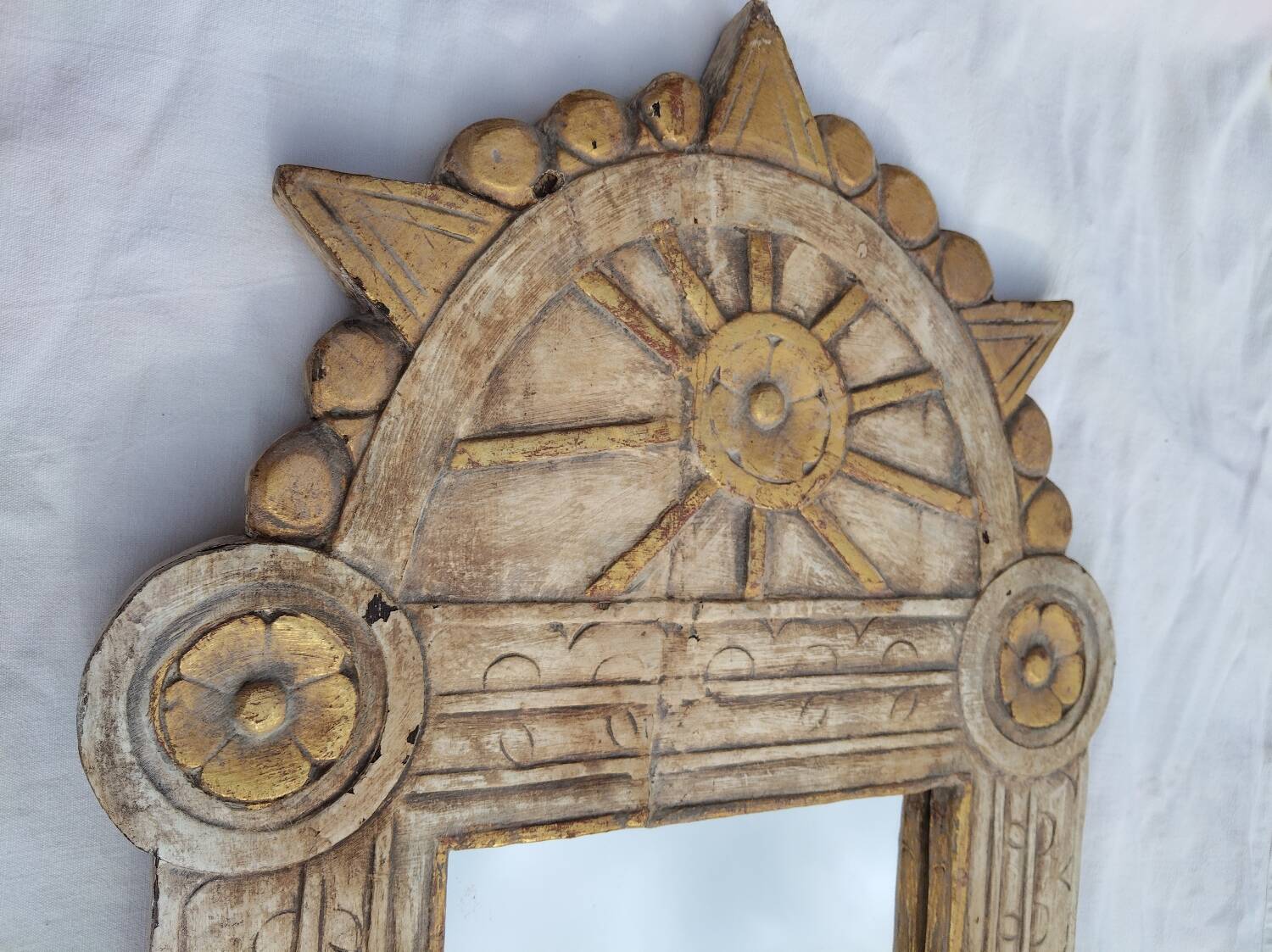 Antique carved wooden mirror – Indian craftsmanship – Authentic patina