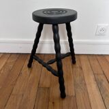 Tripod stool with spool legs