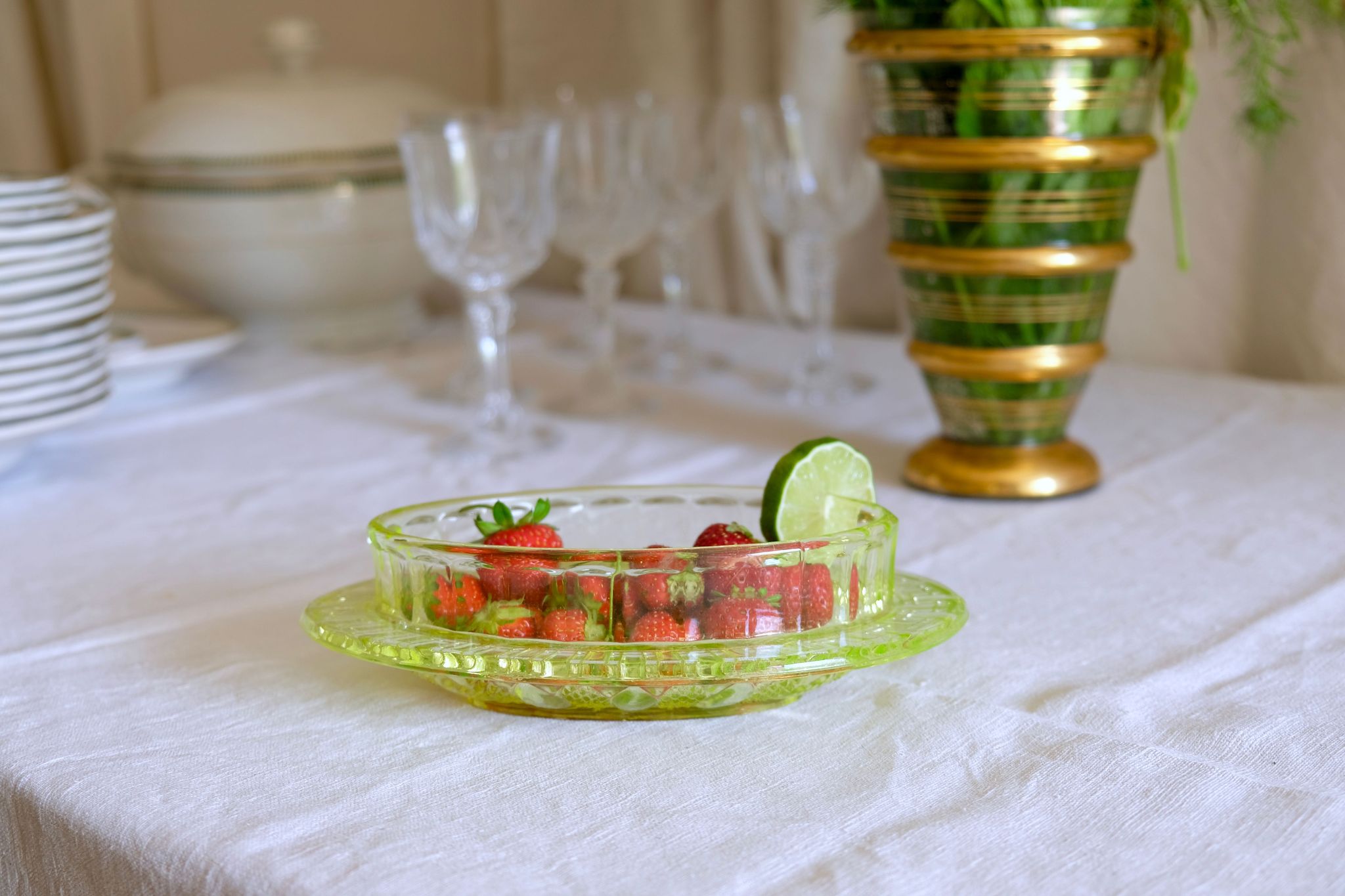 Fruit cup in yellow wealine moulded crystal 19th / 20th century