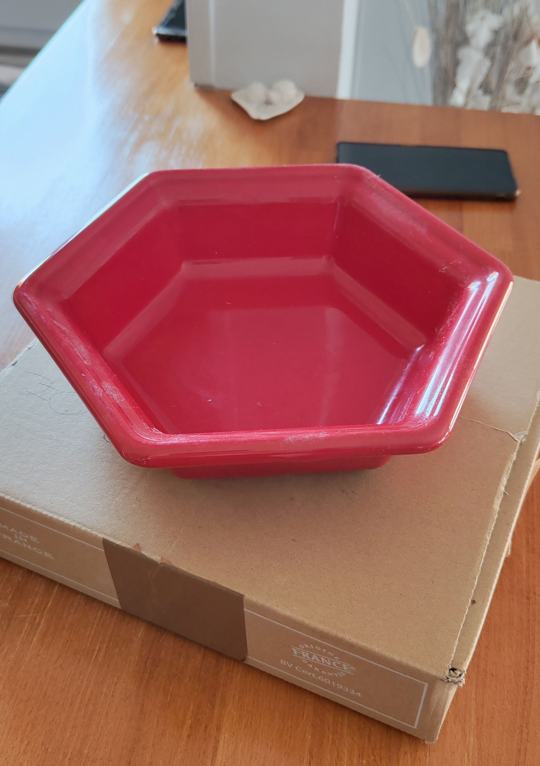 Plat Émile Henry rouge forme losange