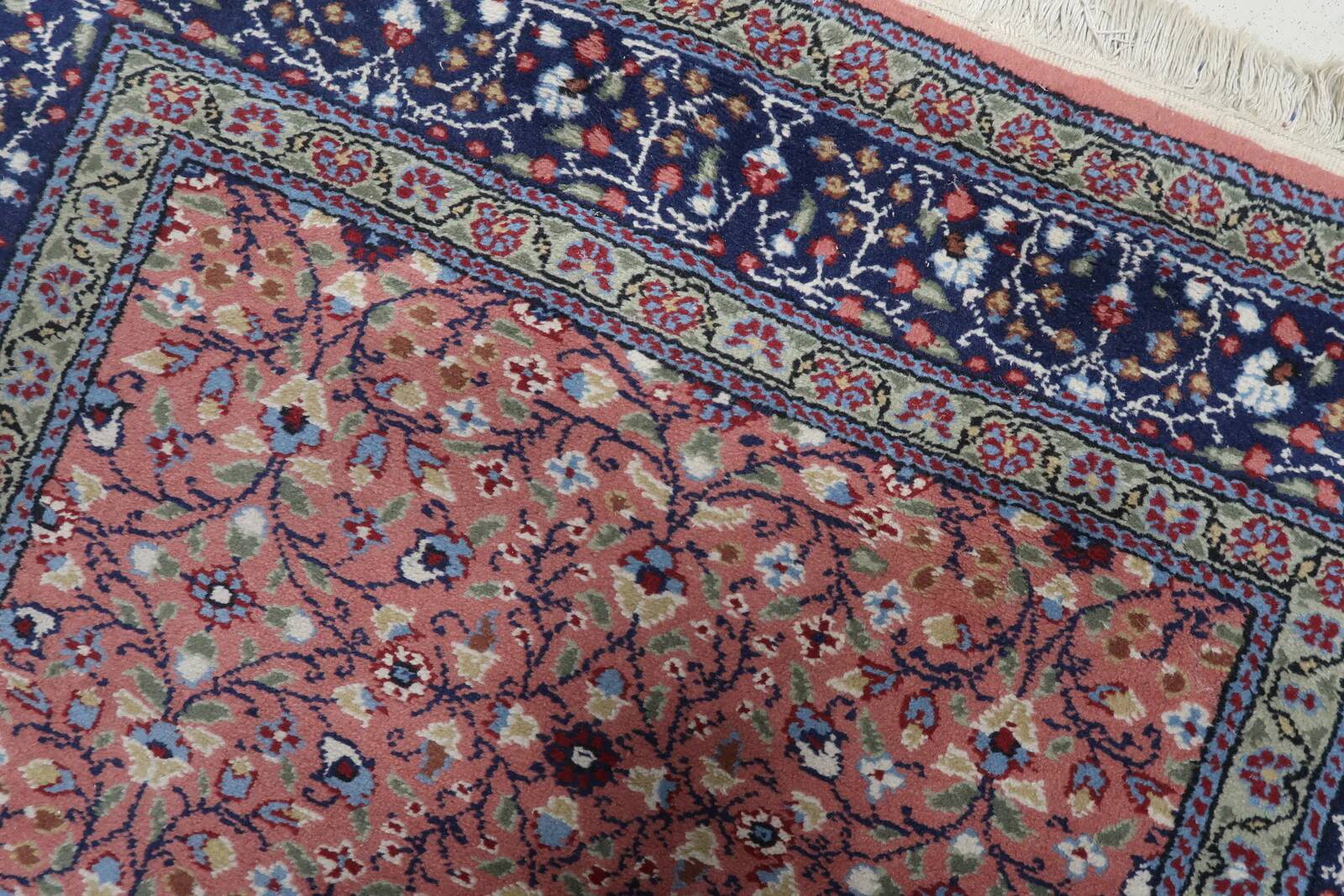 Handmade vintage Indian Agra rug 121cm x 183cm 1960s