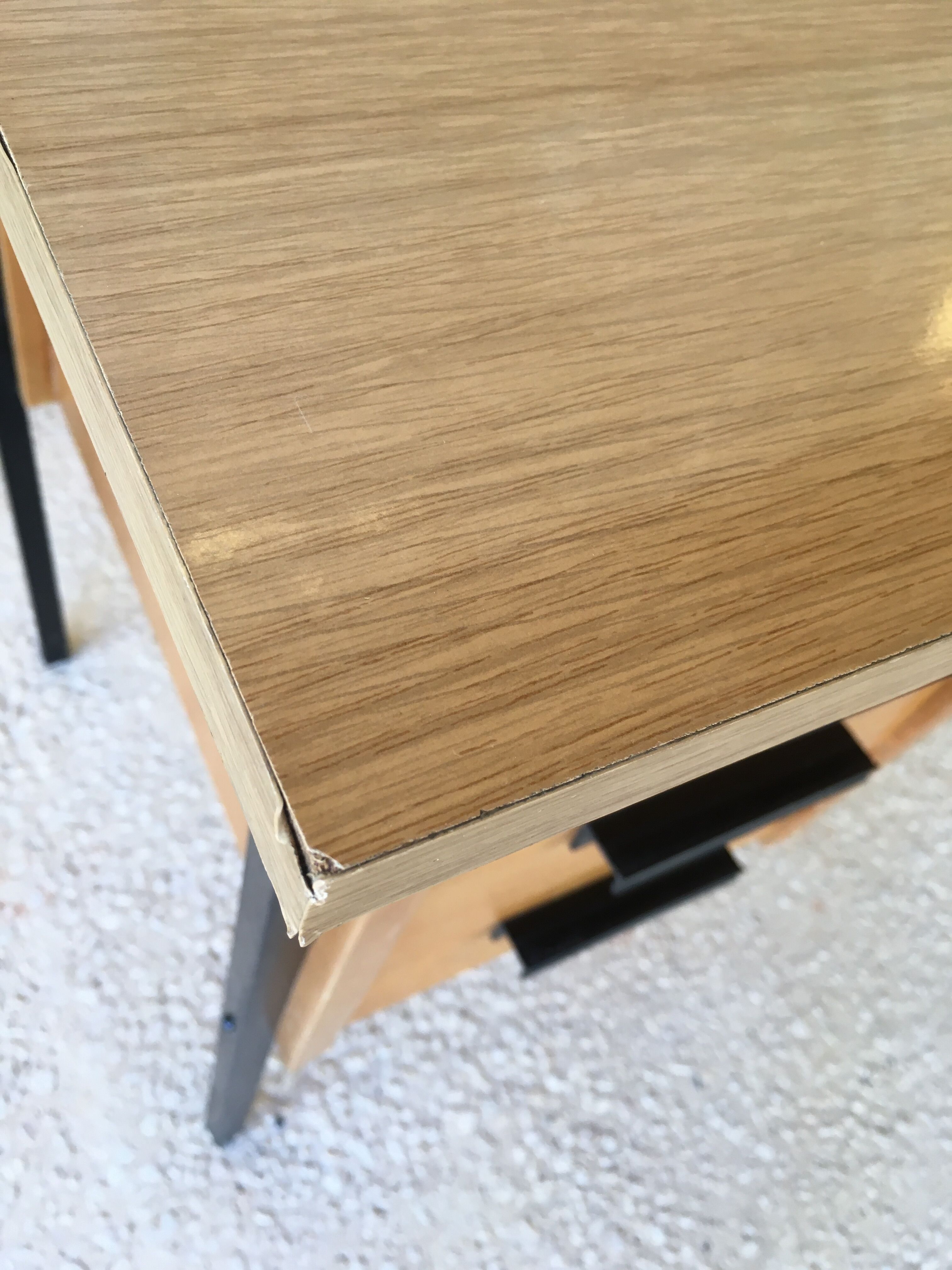 Desk with drawers and tubular metal feet