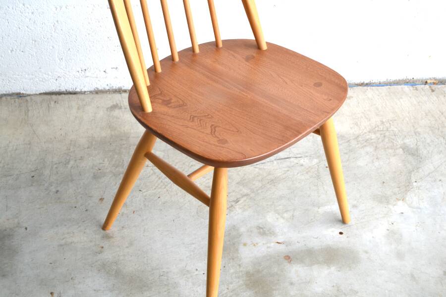 Série de quatre chaises « Quaker »par Lucian Ercolani