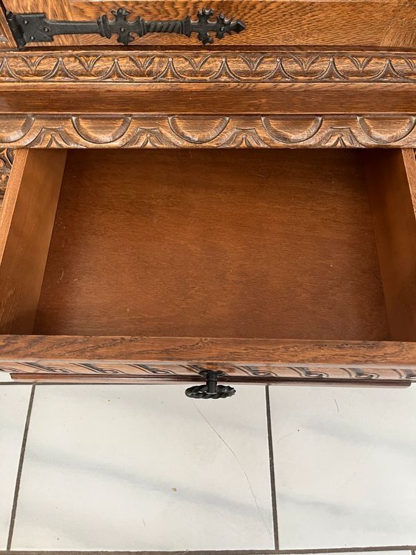 Vente d'une vitrine en chêne massif style Henri II / néo-Renaissance