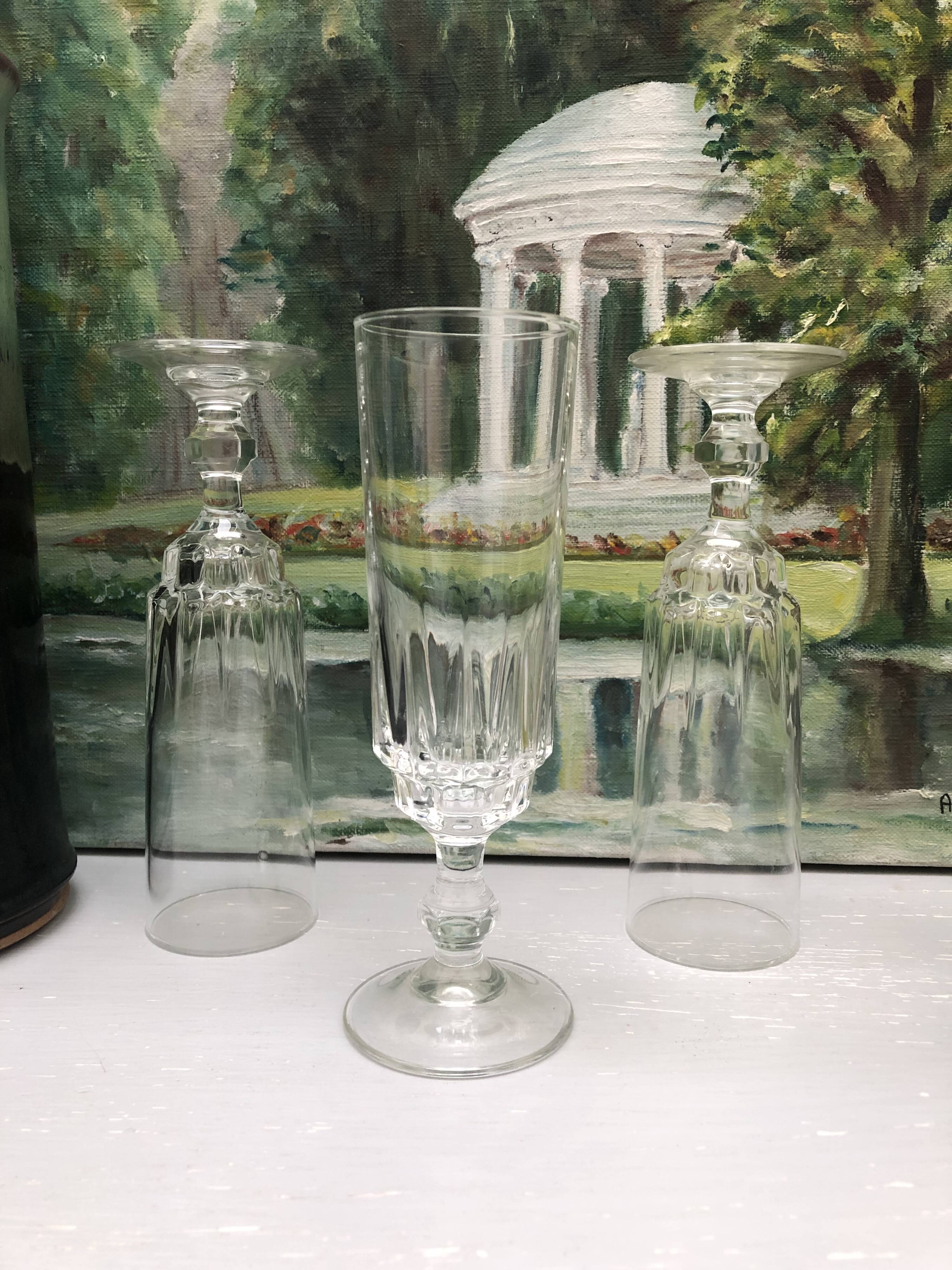 Set of 6 lance model champagne flutes, design made in France from the 1970s.