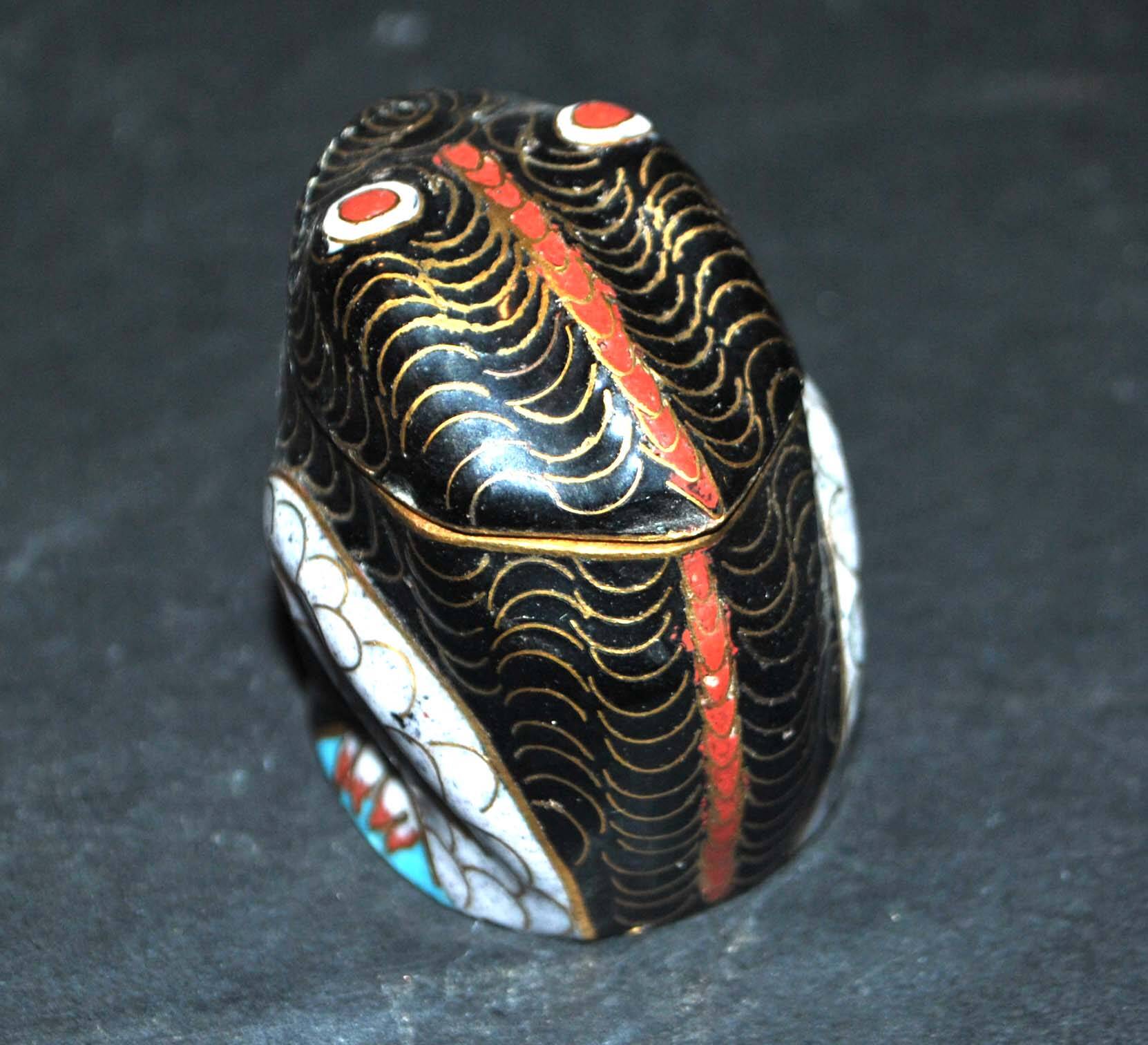 Frog statuette box in cloisonné enameled brass Lucky charm