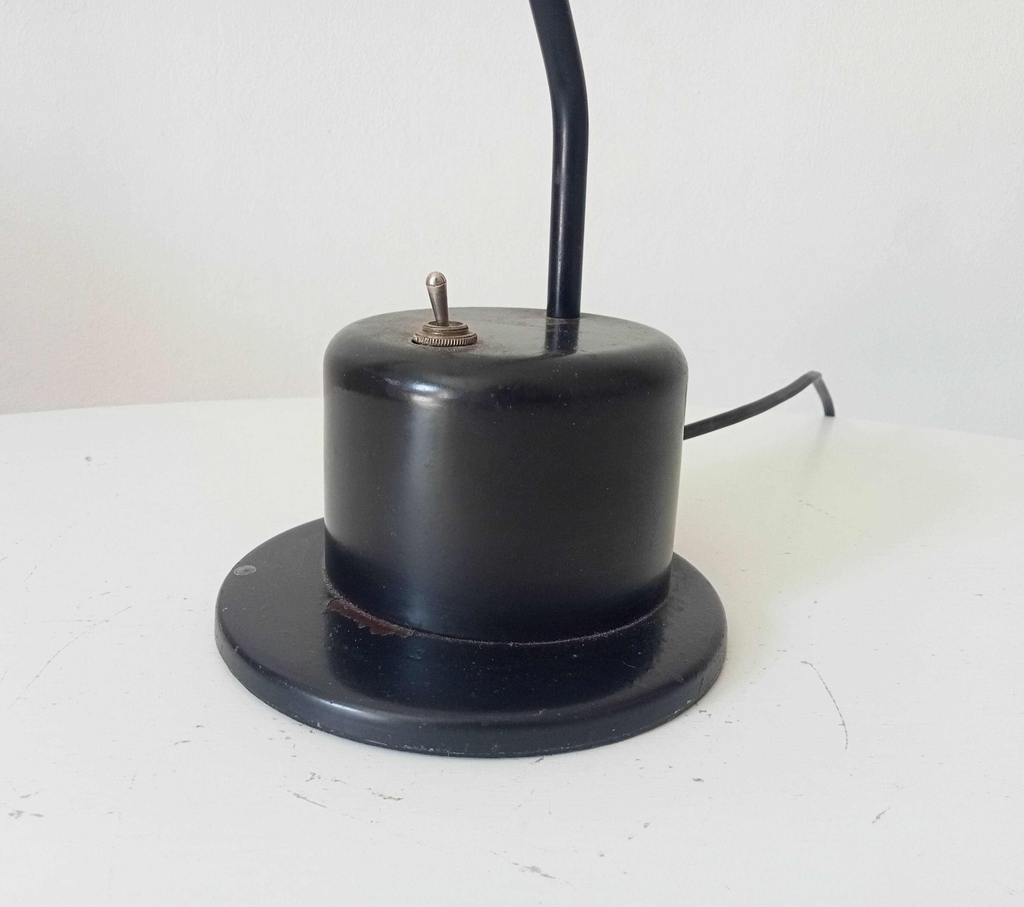 Postmodern minimalist workshop lamp from the 1980s.
