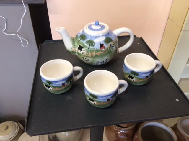 Teapot with 3 cups