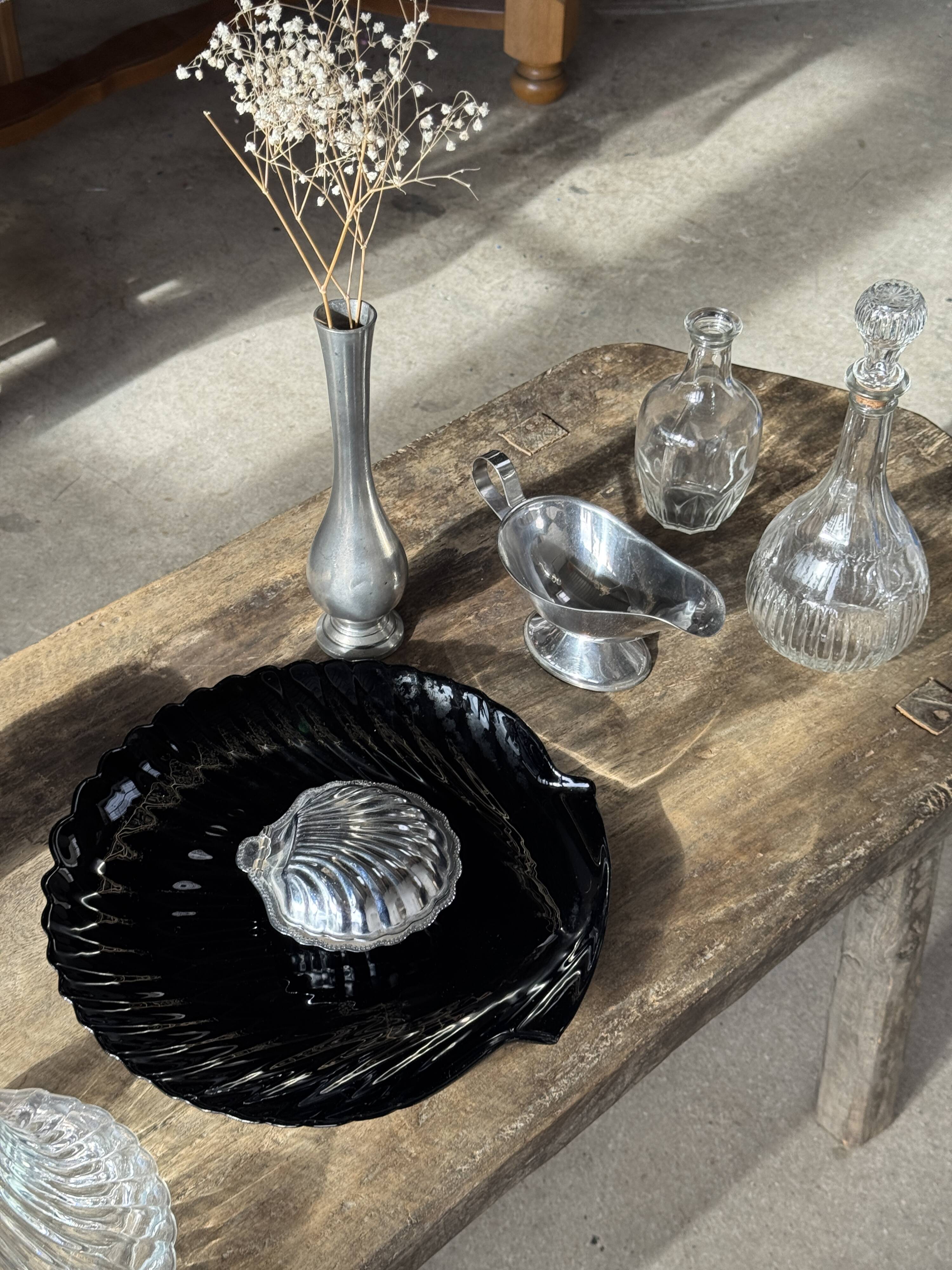 Pair of vintage black glass shell dishes D32 and D26