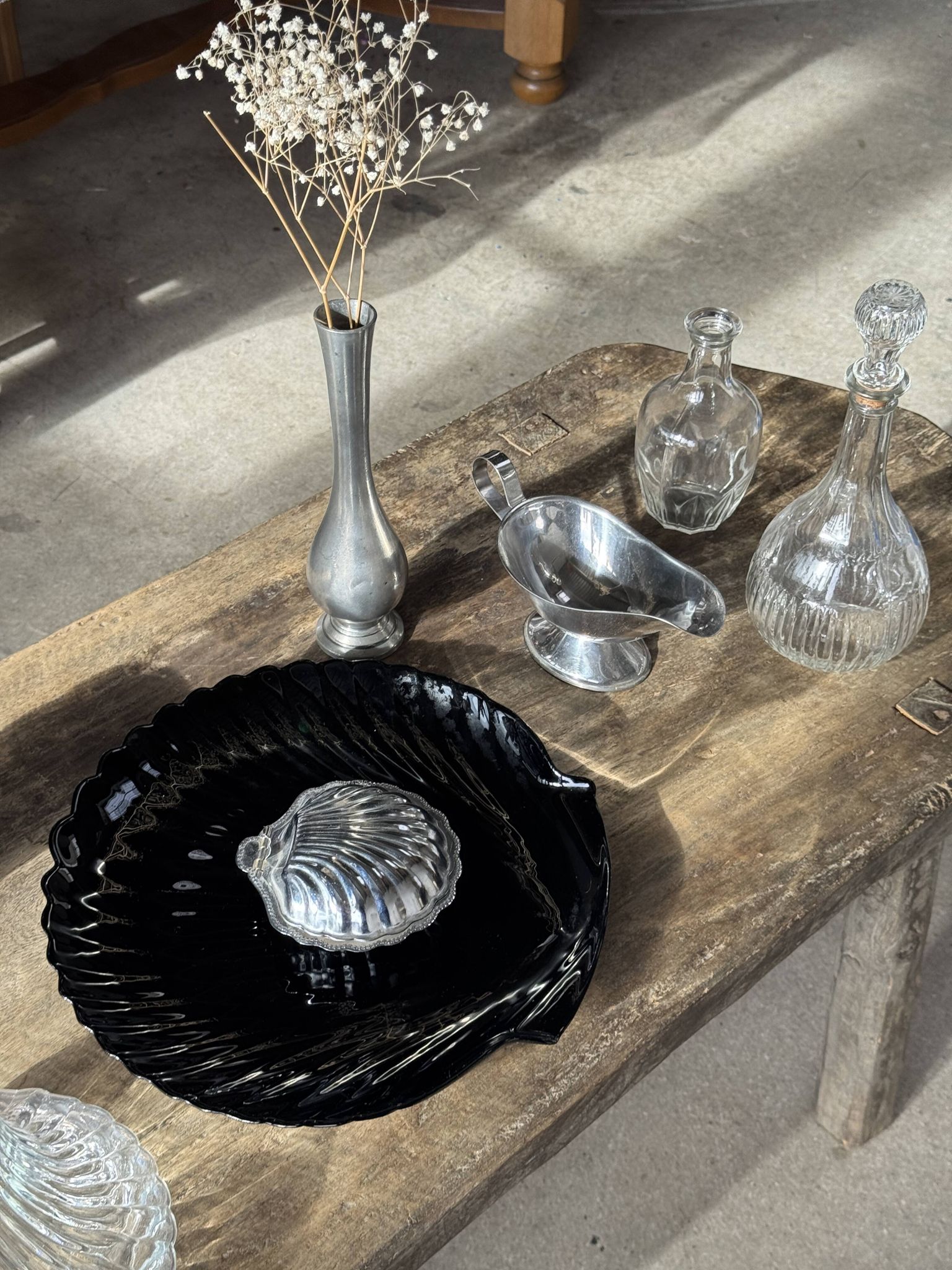 Pair of vintage black glass shell dishes D32 and D26