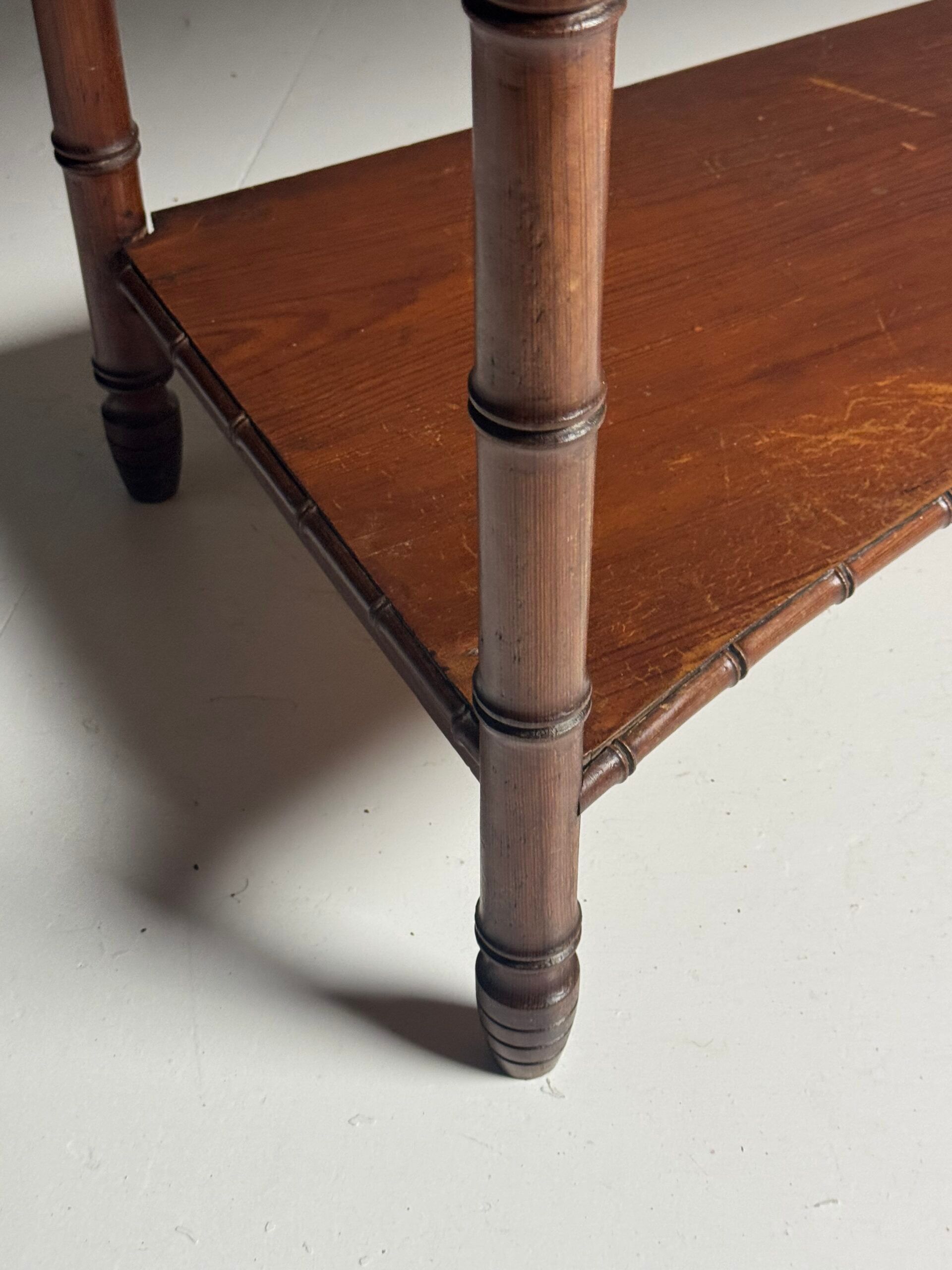 Table d'appoint en faux bambou vers 1900