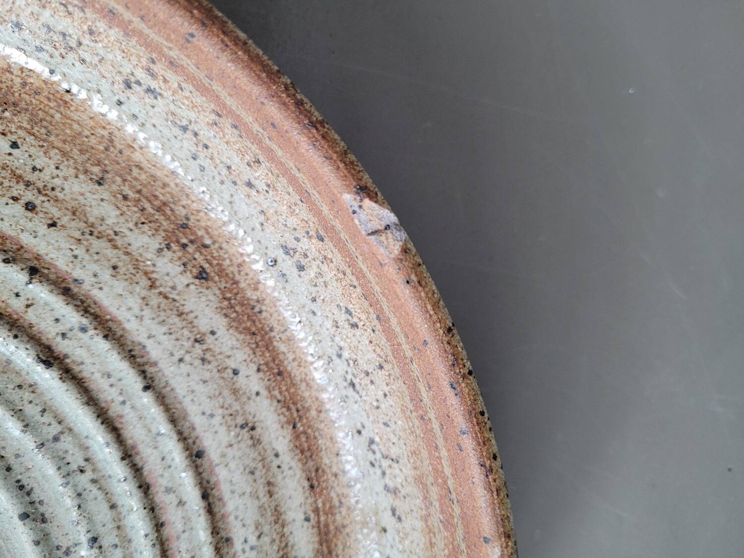 Round pyrite stoneware dish