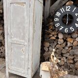 Small antique bonnetière