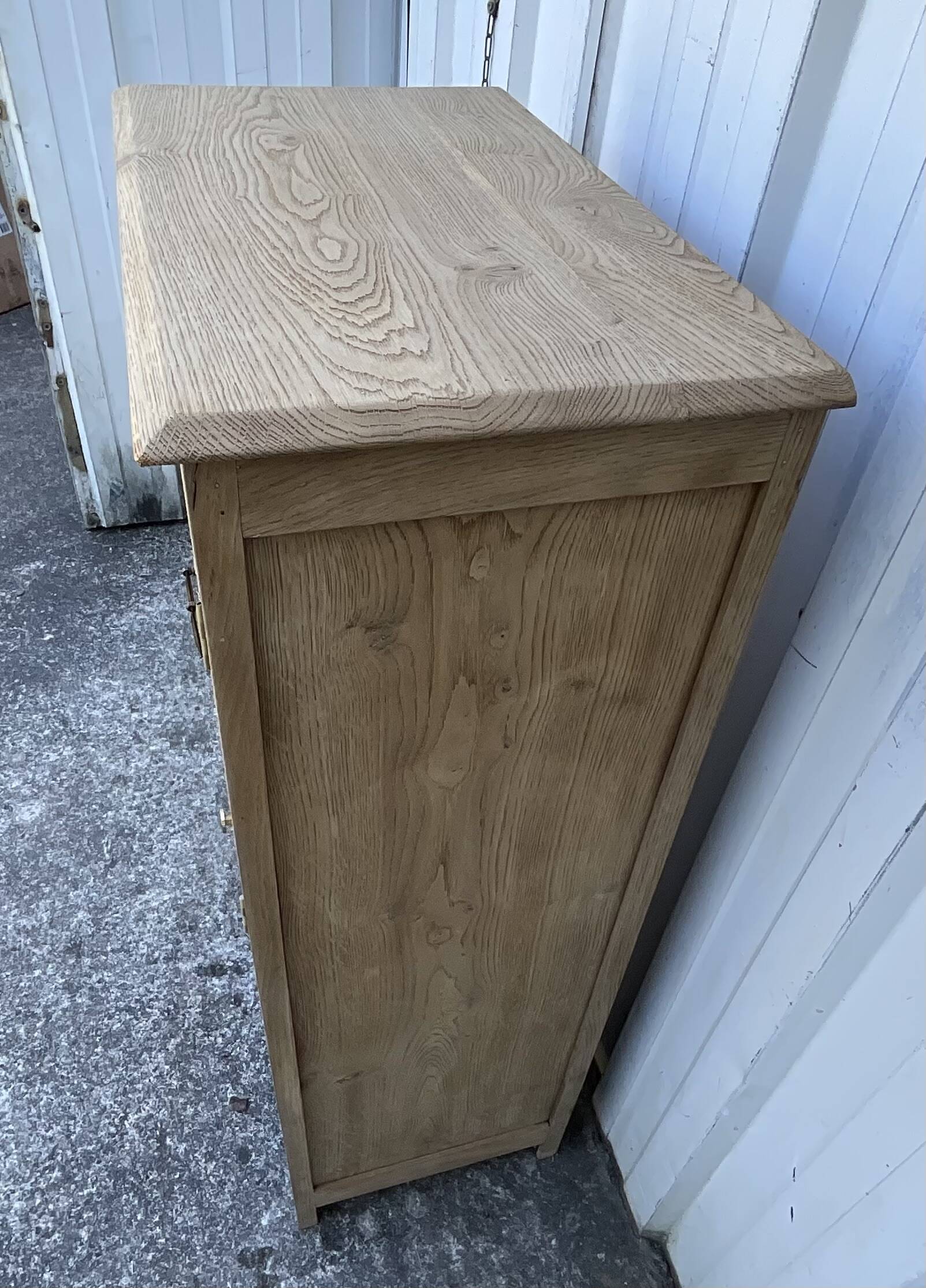 Solid oak storage unit – Contemporary country style