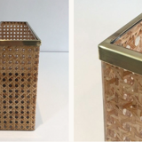 Porte-revue en plexiglass, laiton et cannage incrusté