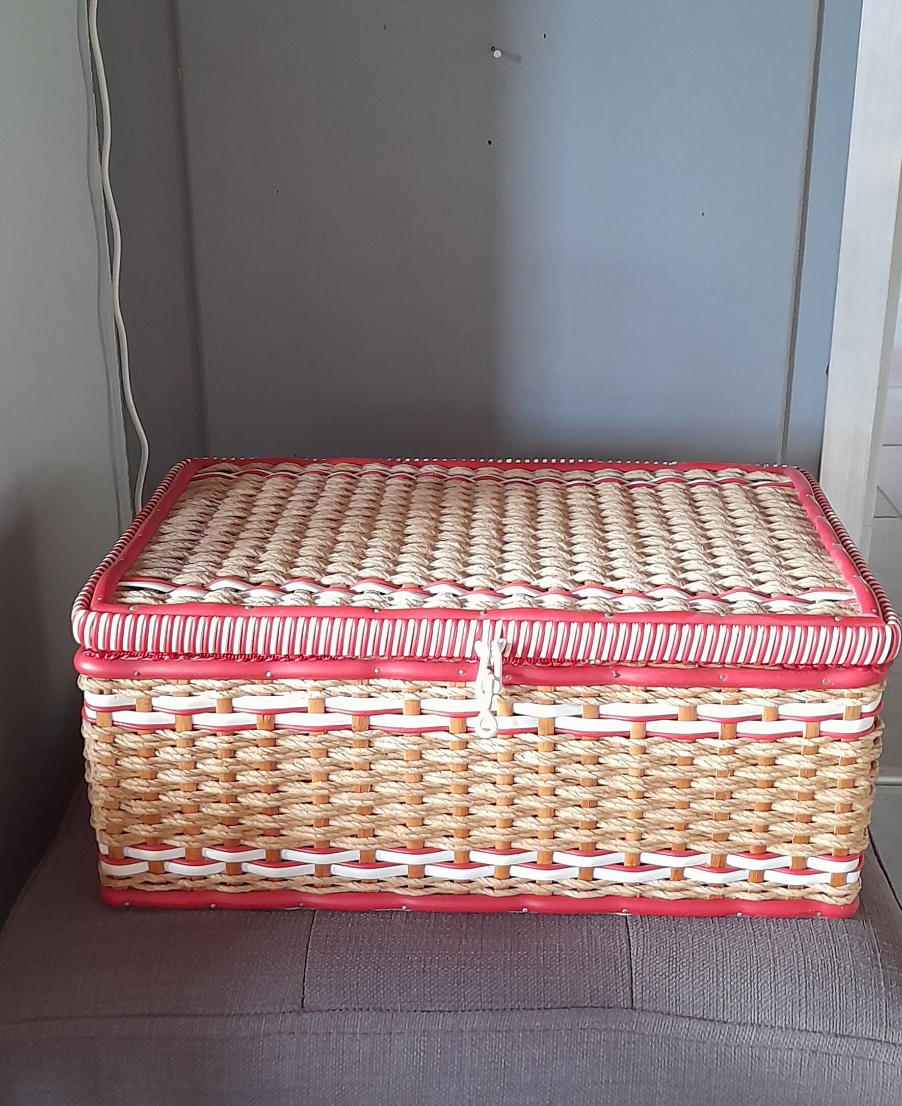 Sewing box rope and scoubidous 60s