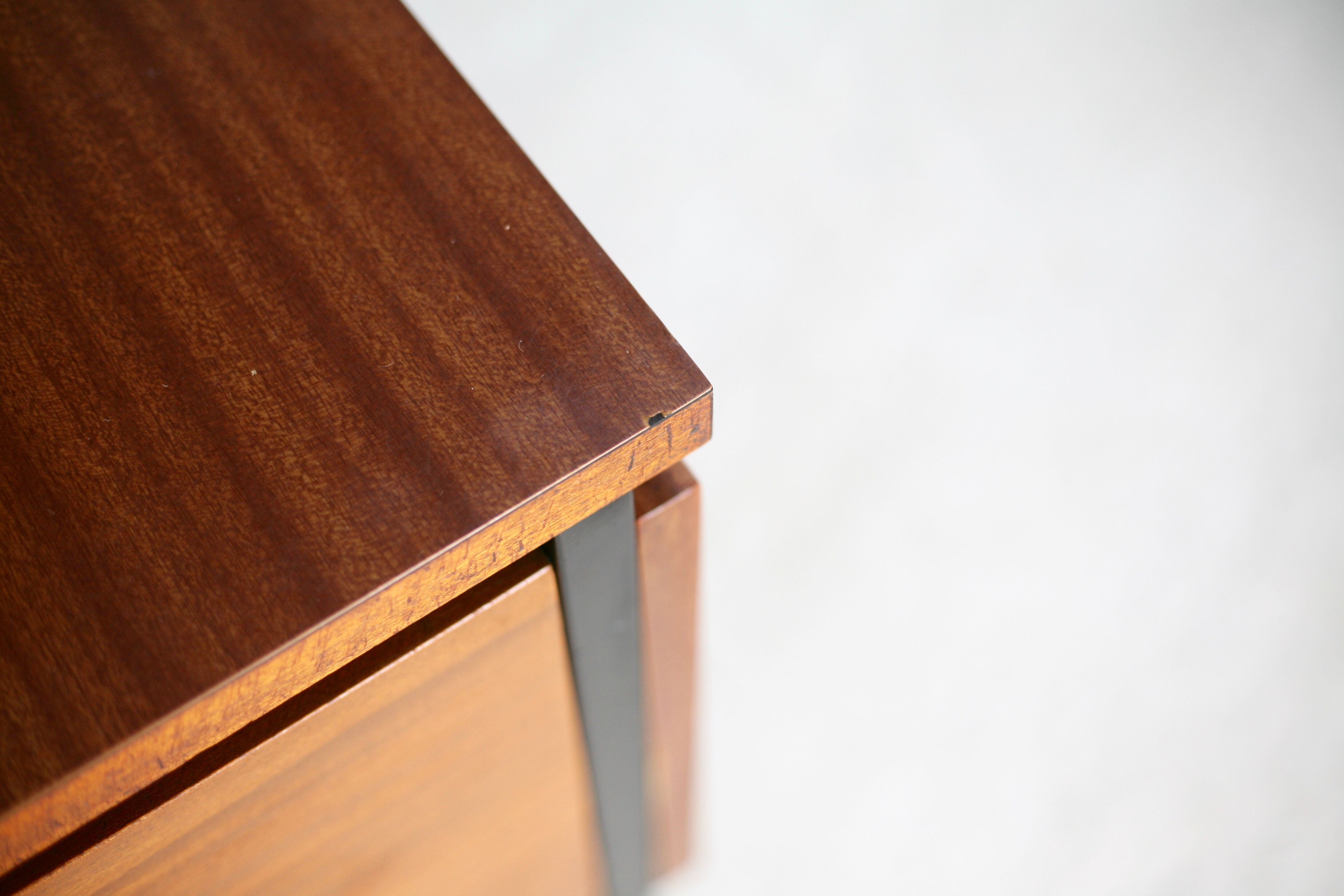 Desk model 620. by Pierre Guariche for Minvielle, France, circa 1955