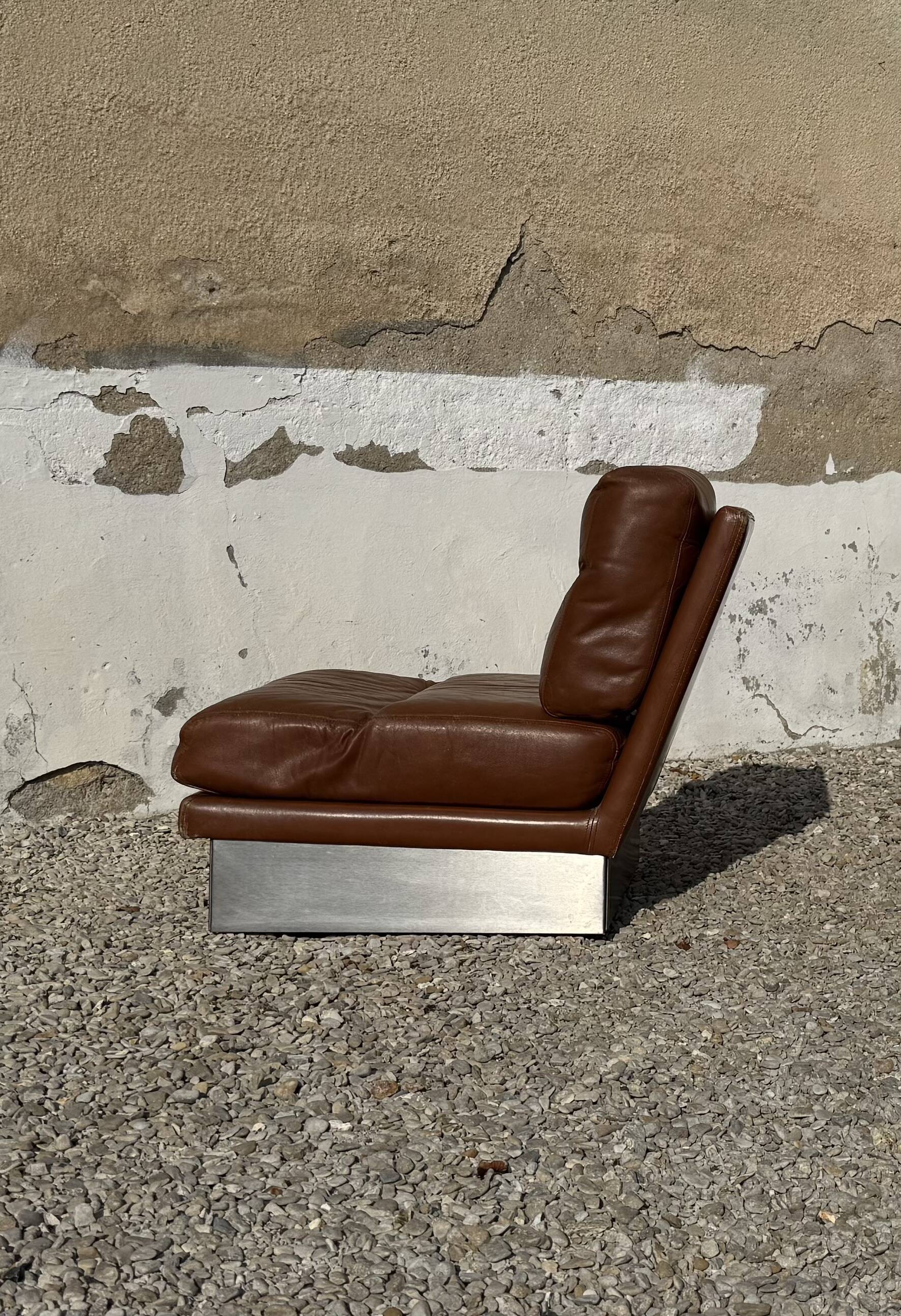 Salon complet en aluminium brossé et cuir marron, France 1970