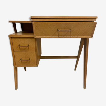 Sewing machine cabinet