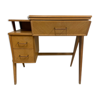 Sewing machine cabinet