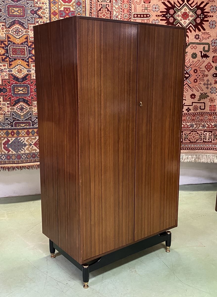 Dressing G-Plan in teak from the 70s