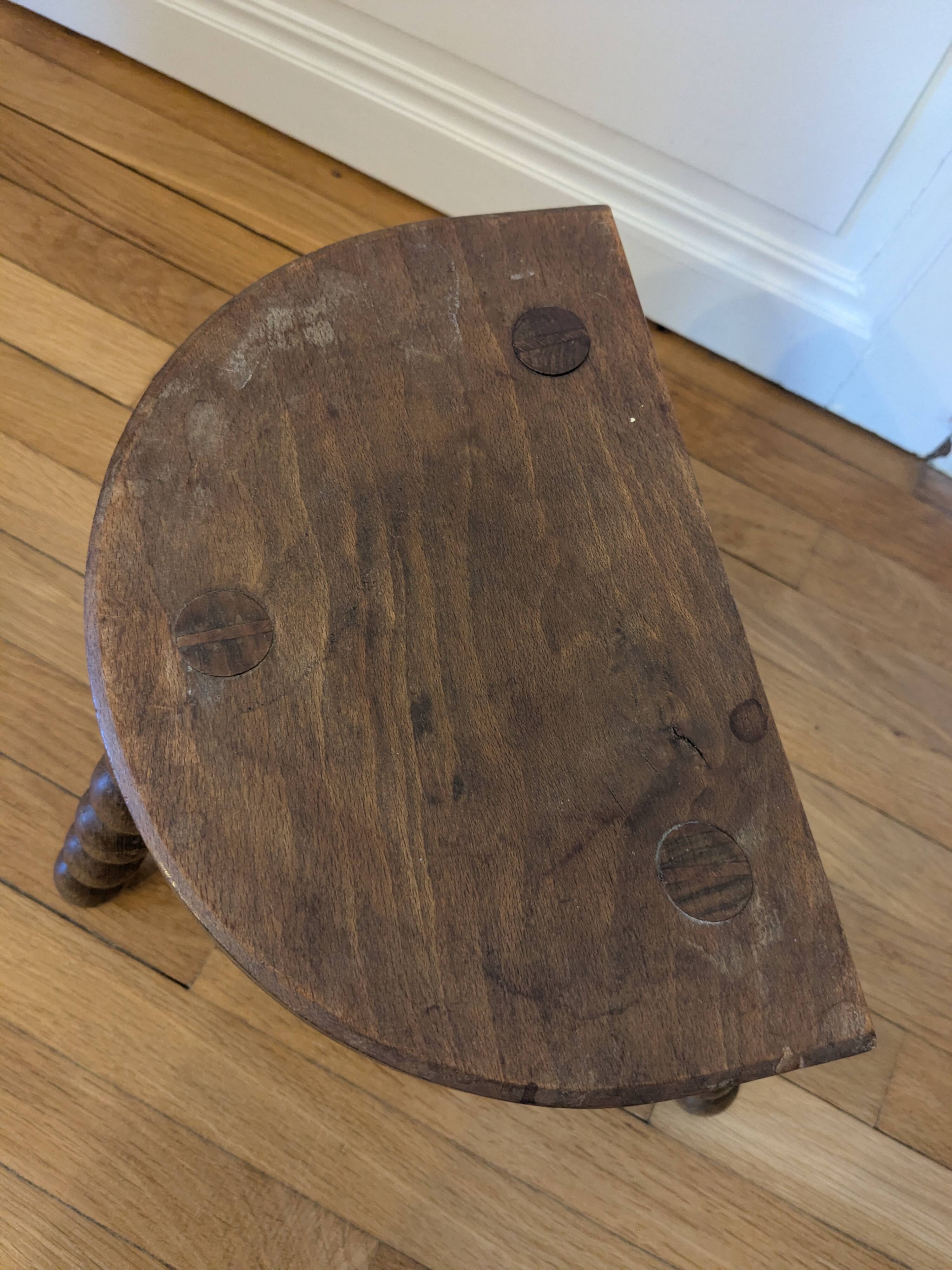 Tabouret tripode