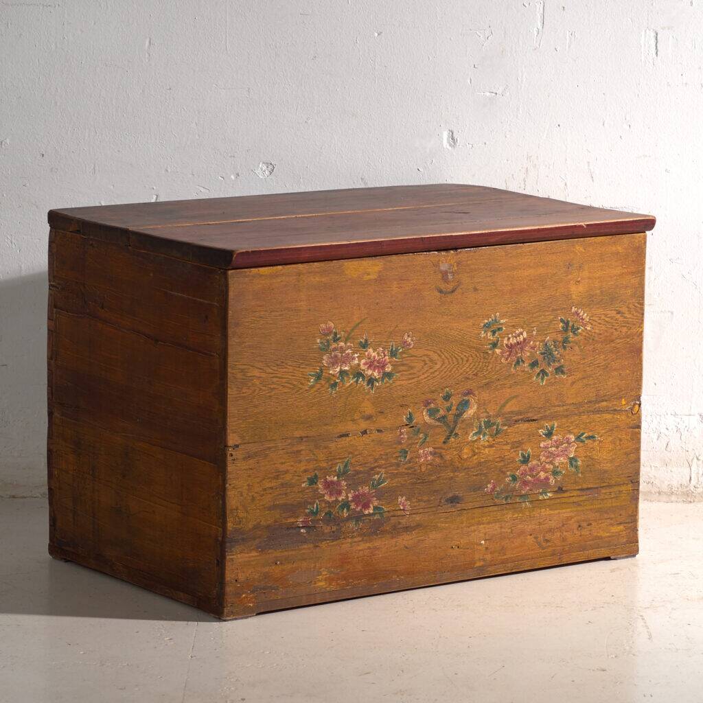 Antique Chinese chest with painted flowers in elm – China, circa 1900
