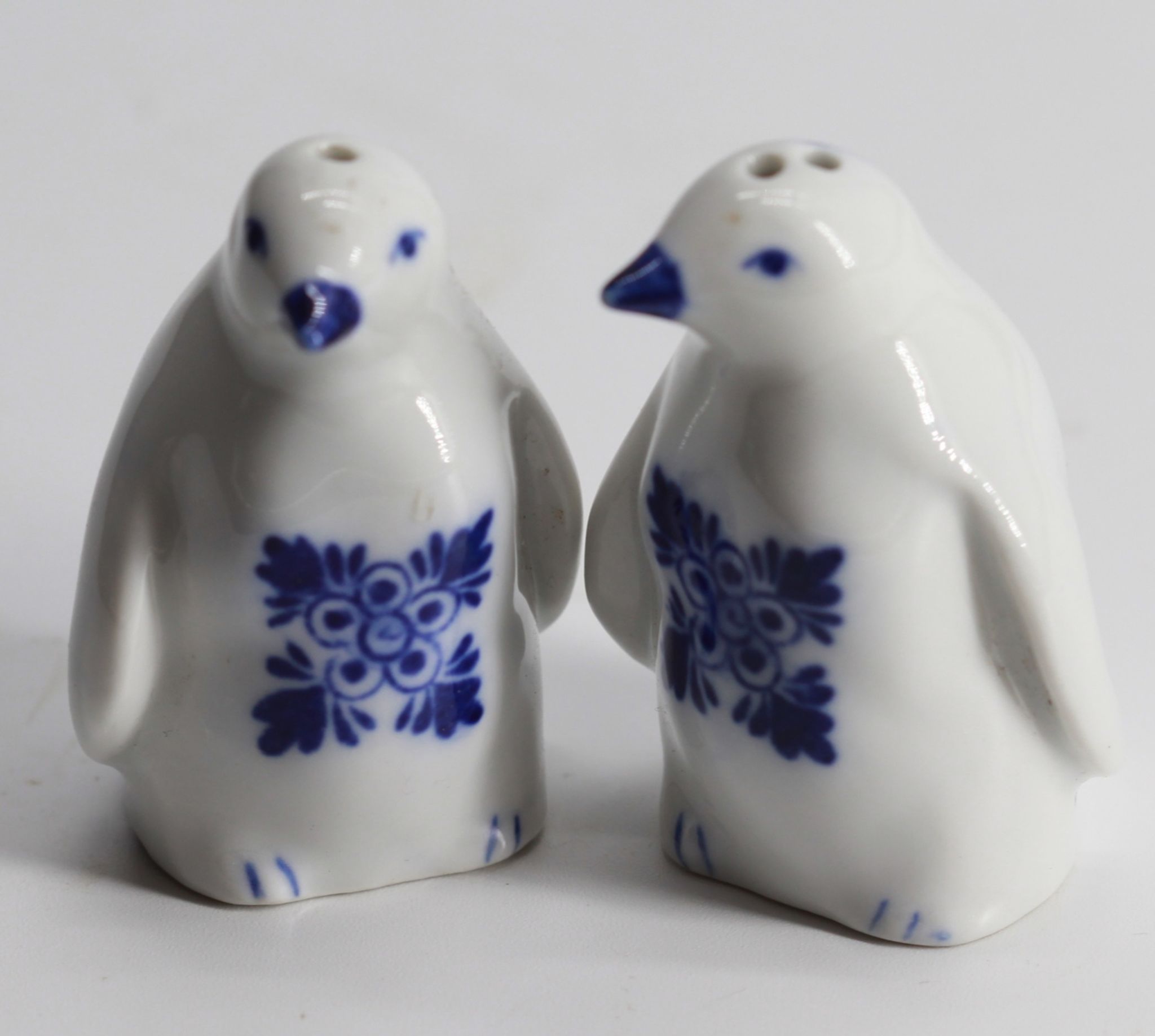 Salière et poivrière en céramique pingouin