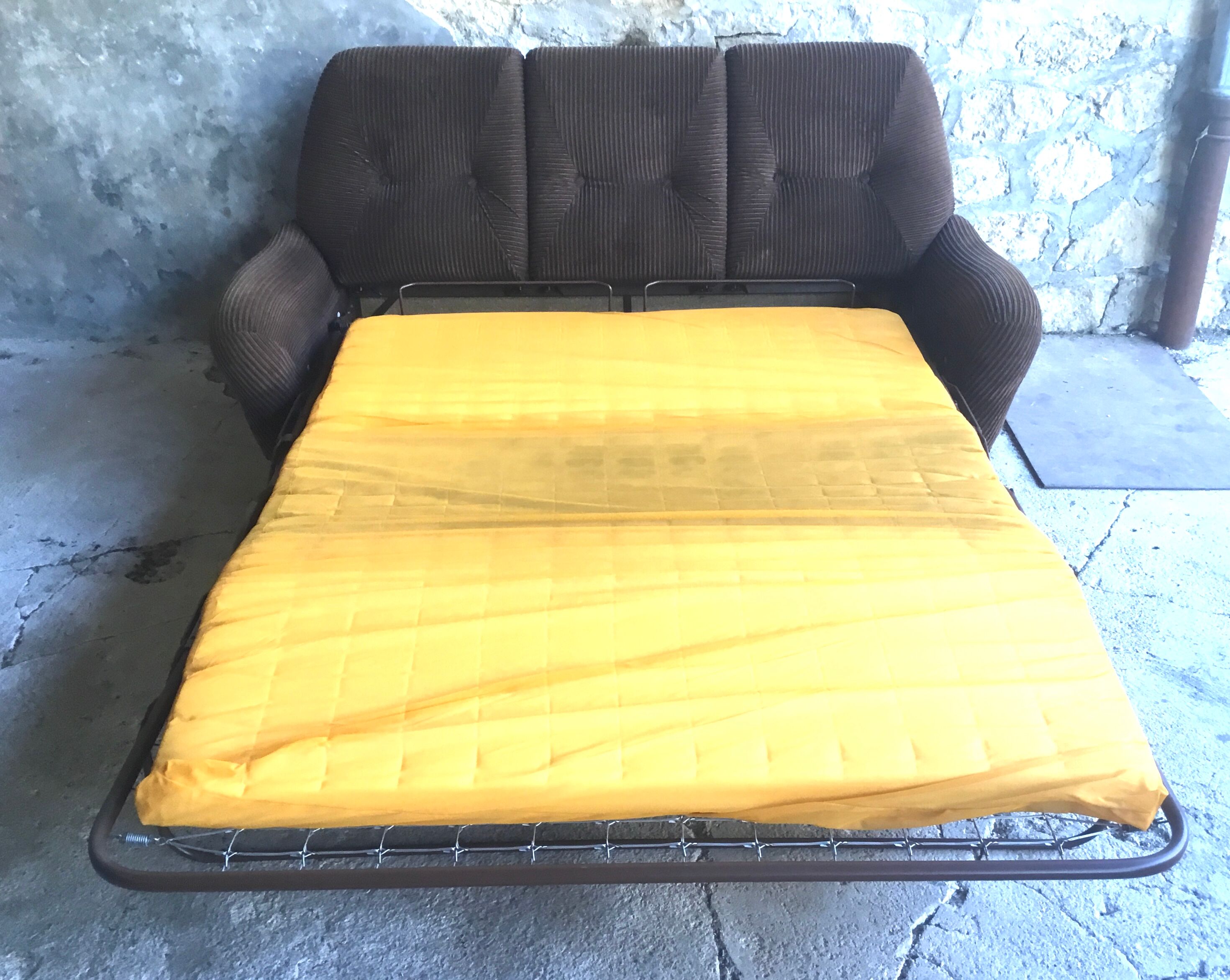 3-seater space-age convertible sofa - corded brown velvet - Design 1970
