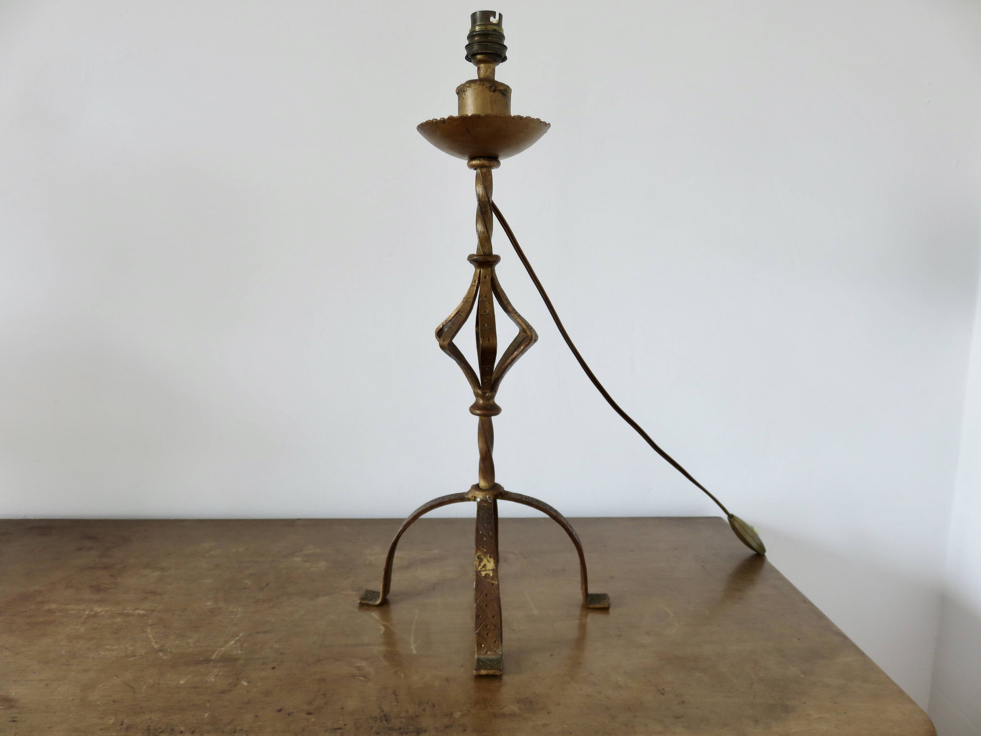 Large "Arts & Crafts" style lamp in beaten iron with a golden patina.