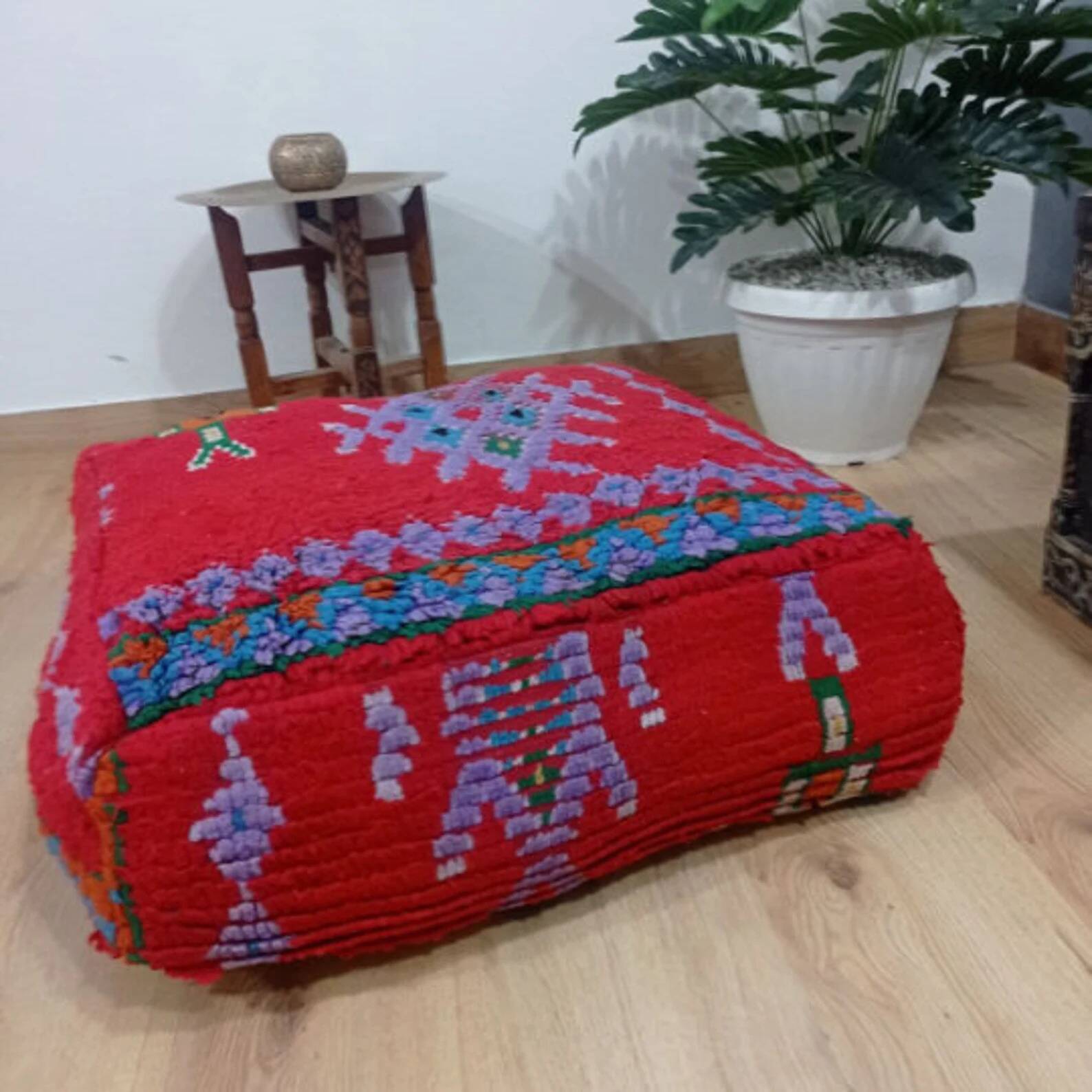 Handmade Berber pouf in wool 60 X 60 X 20 CM